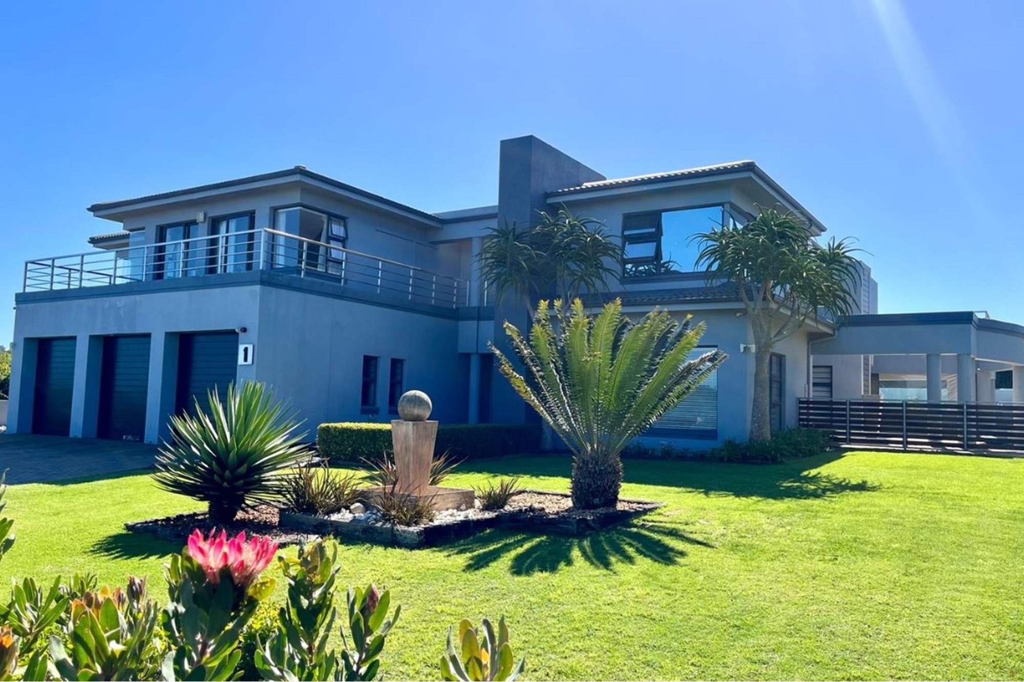 House for sale in Village On Sea, Mossel Bay, 500 m²