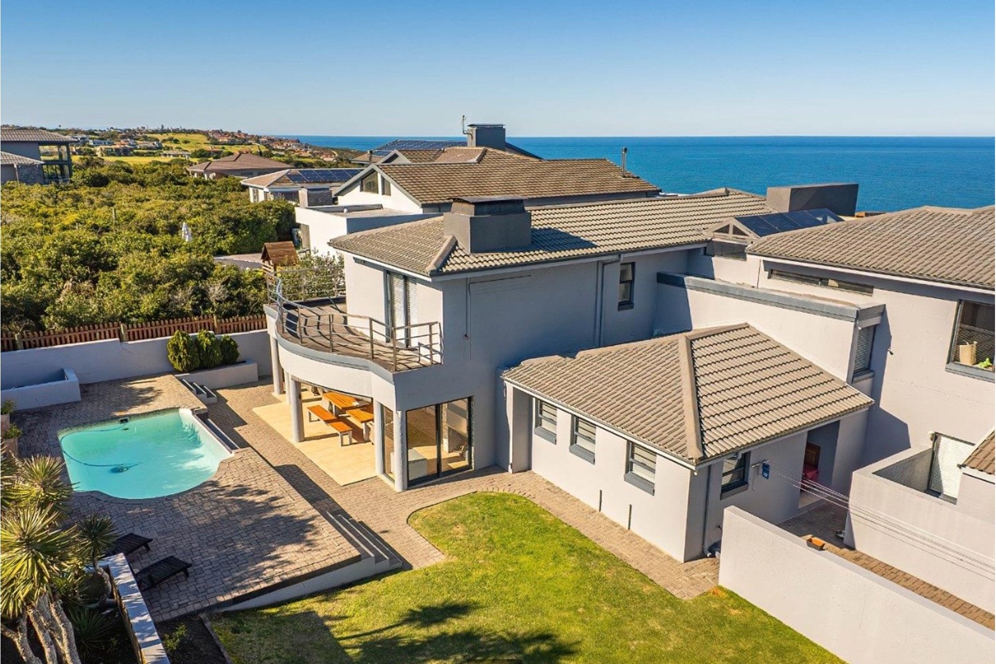 House for sale in Village On Sea, Mossel Bay, 500 m²