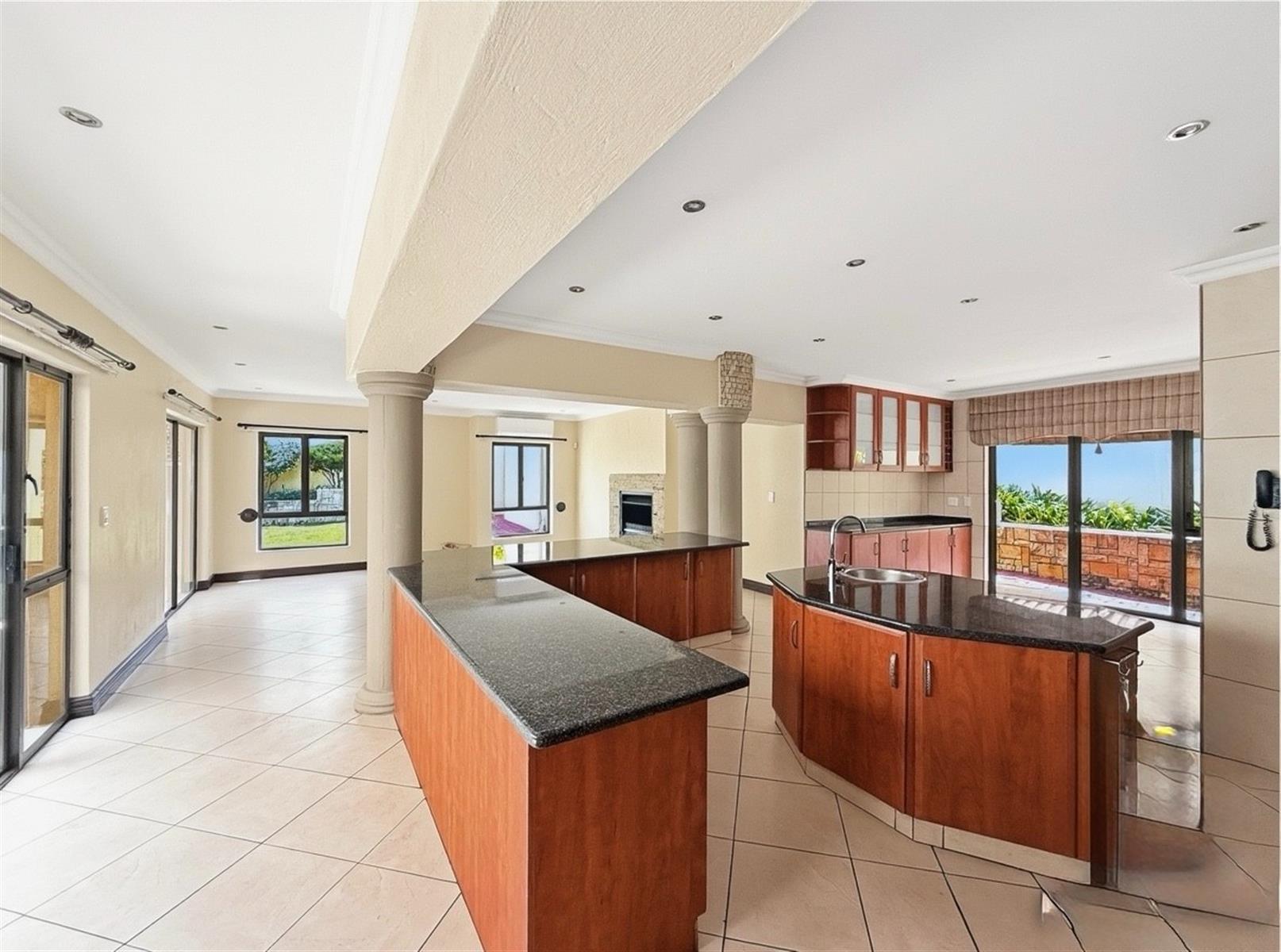 Luxurious 7-Bedroom Family Home in Dainfern Golf Estate
