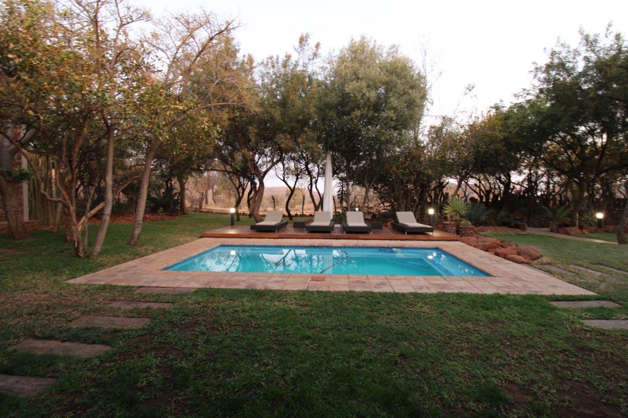 Zwartkloof - Family home 5 bedrooms including bachelor flat with spectacular views