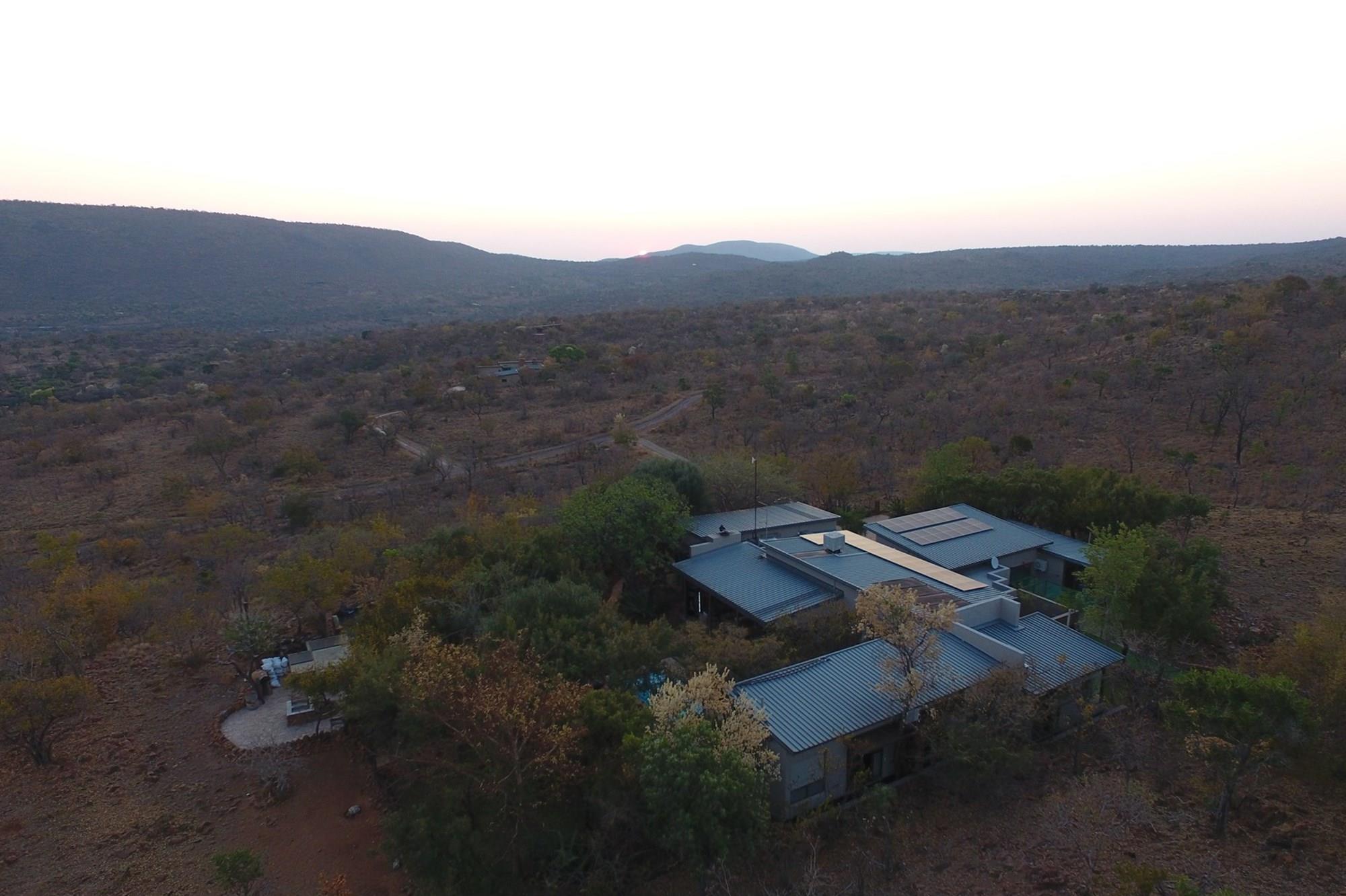 Zwartkloof - Family home 5 bedrooms including bachelor flat with spectacular views