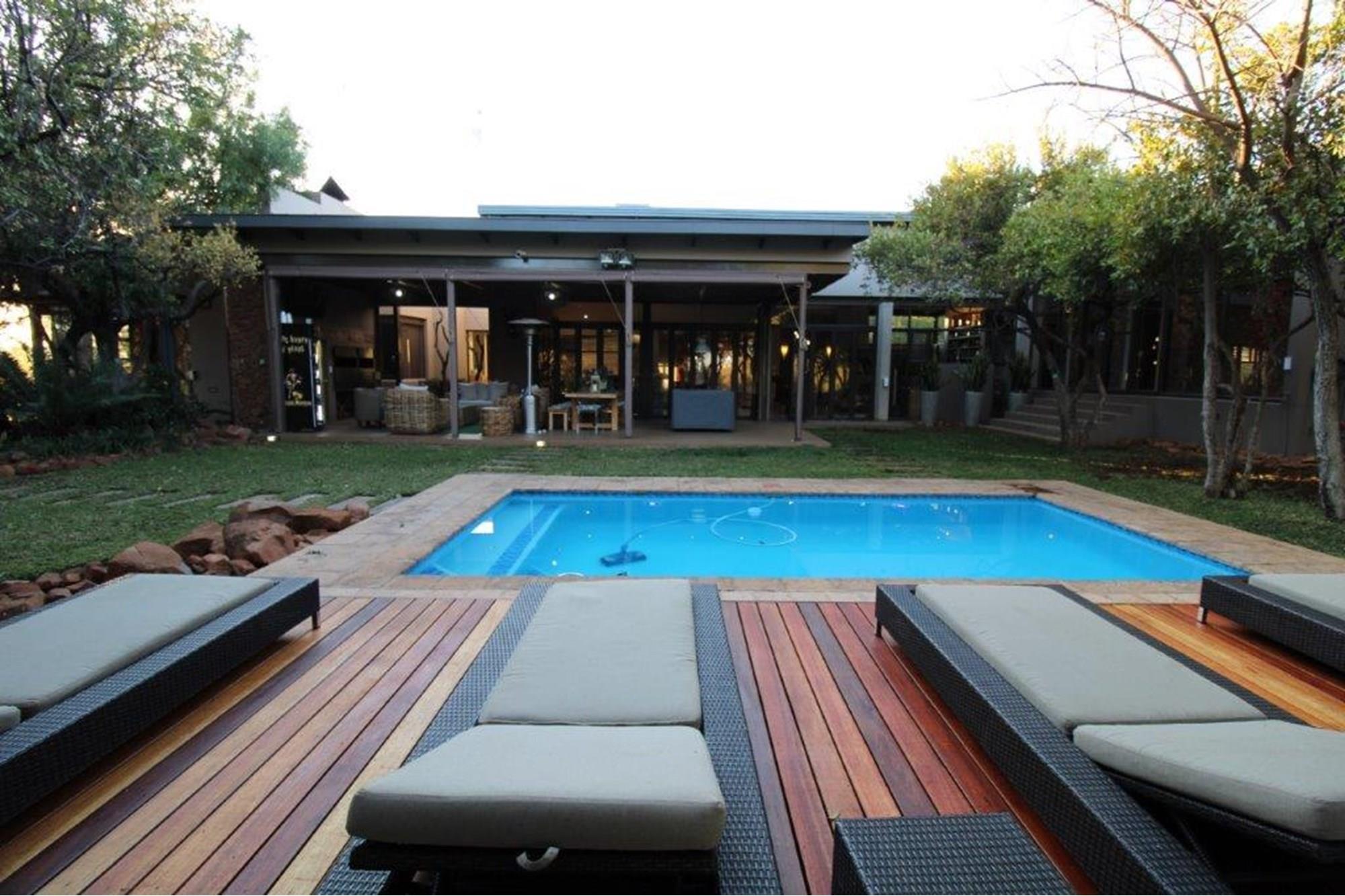Zwartkloof - Family home 5 bedrooms including bachelor flat with spectacular views