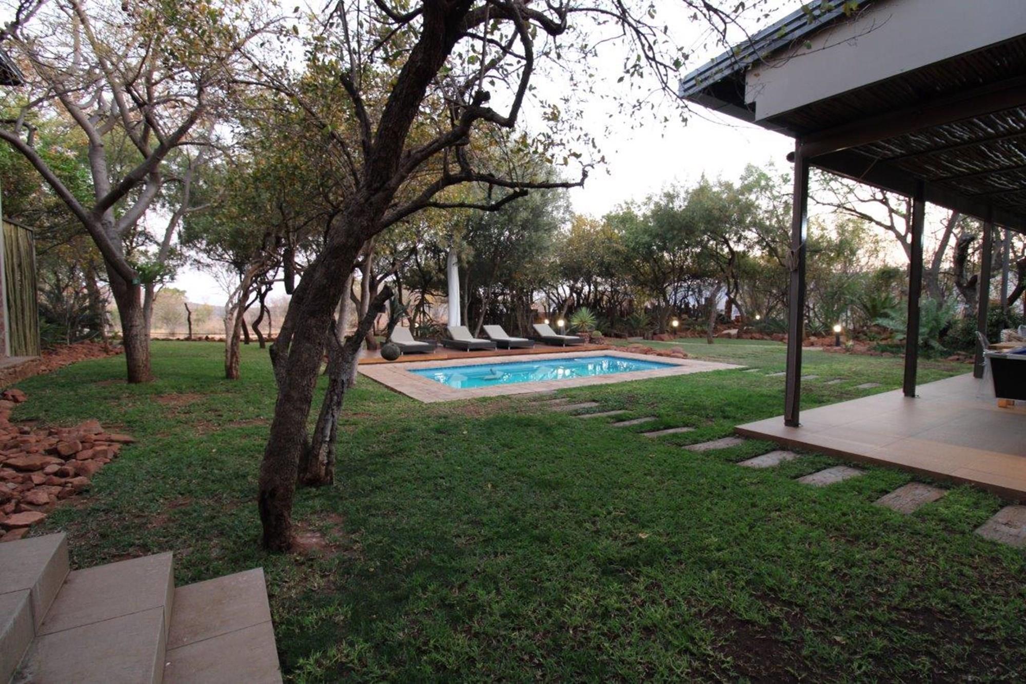 Zwartkloof - Family home 5 bedrooms including bachelor flat with spectacular views