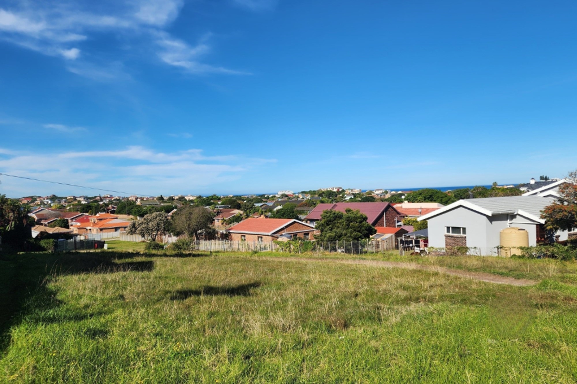 Large plot in Aston Bay