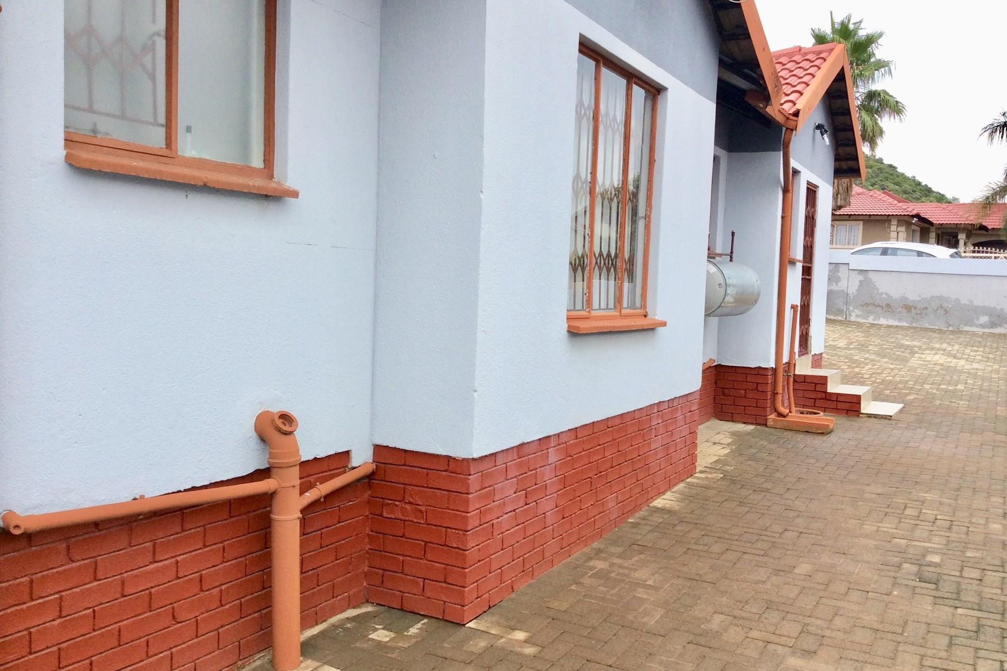 WHAT A BEAUTY IN TLHABANE WEST