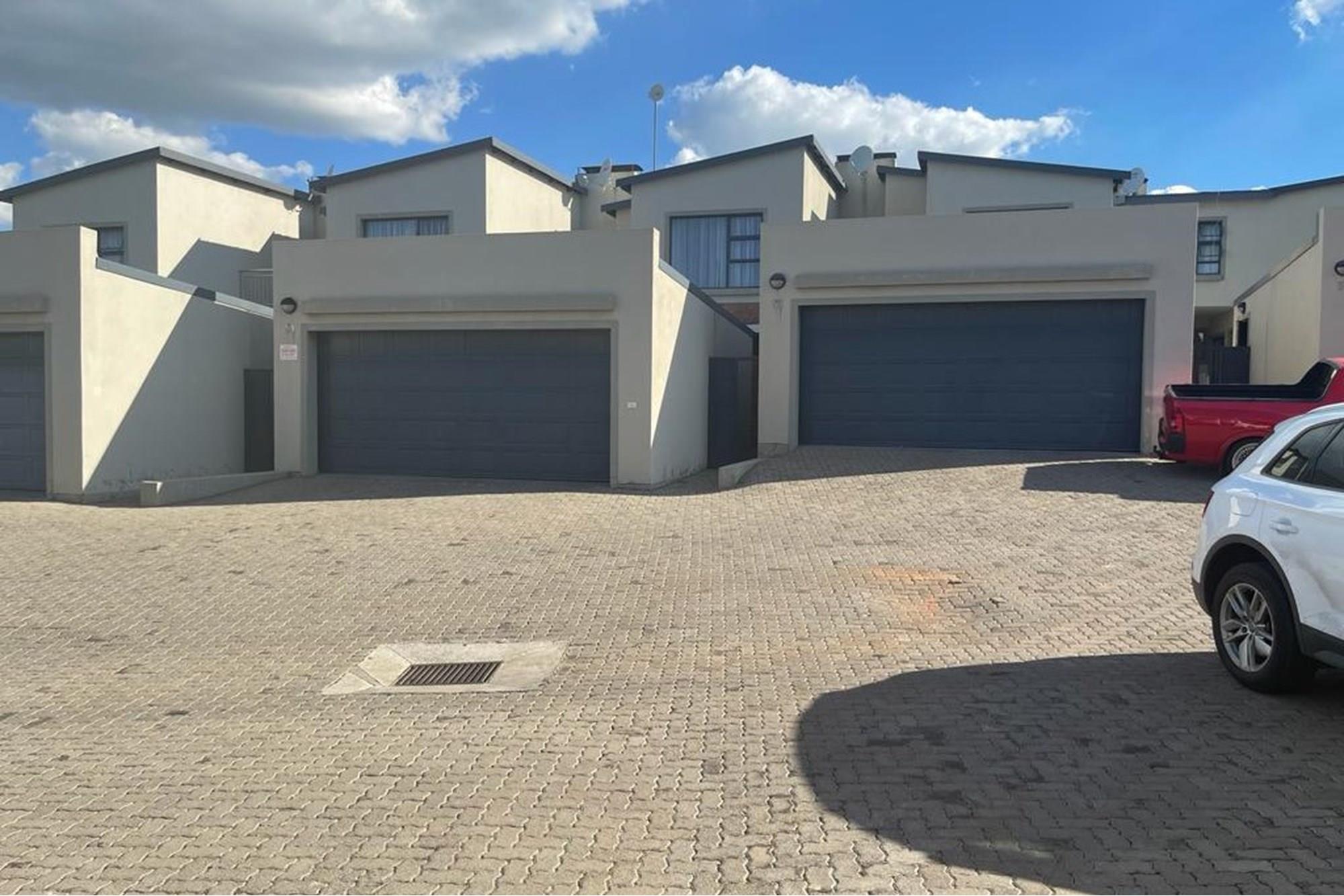 Don't miss out on this spacious apartment!!!