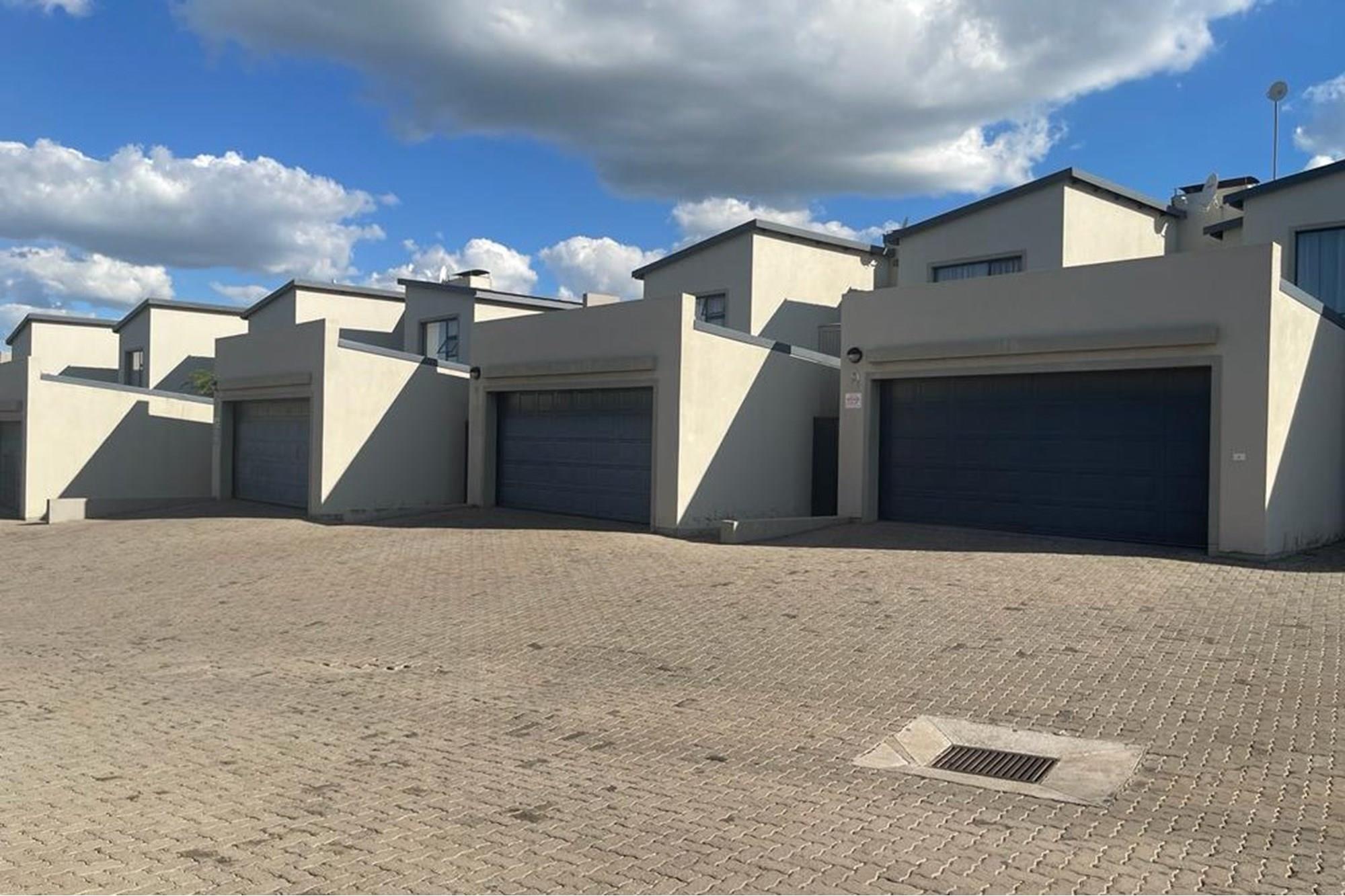 Don't miss out on this spacious apartment!!!