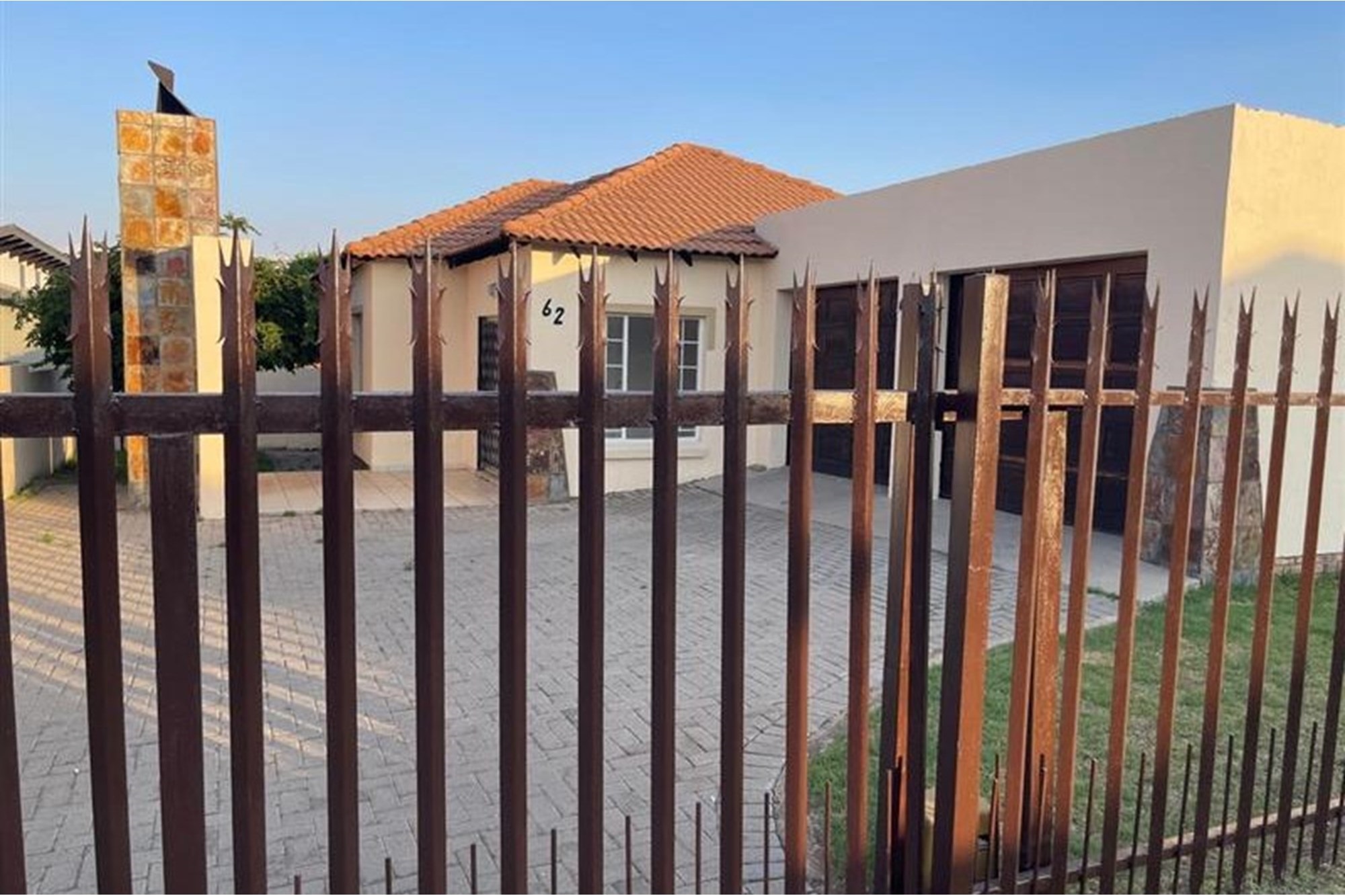 Charming 3 bedroom Townhuse