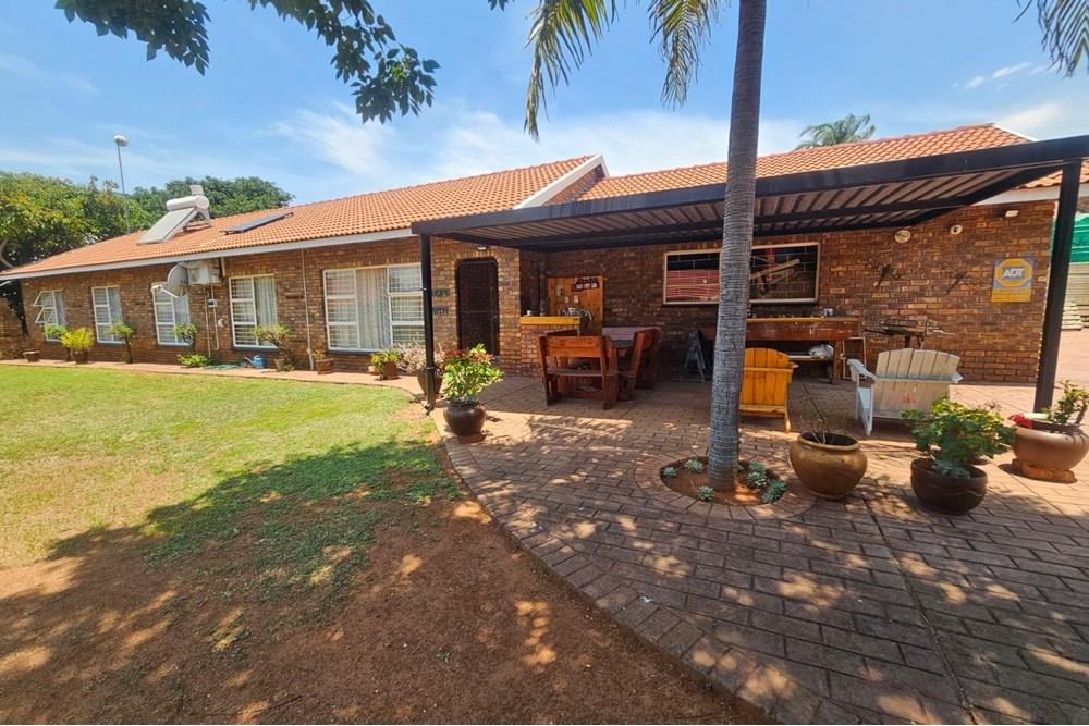 Well Priced Home In Superb Convenient Location With A Functional Family Home