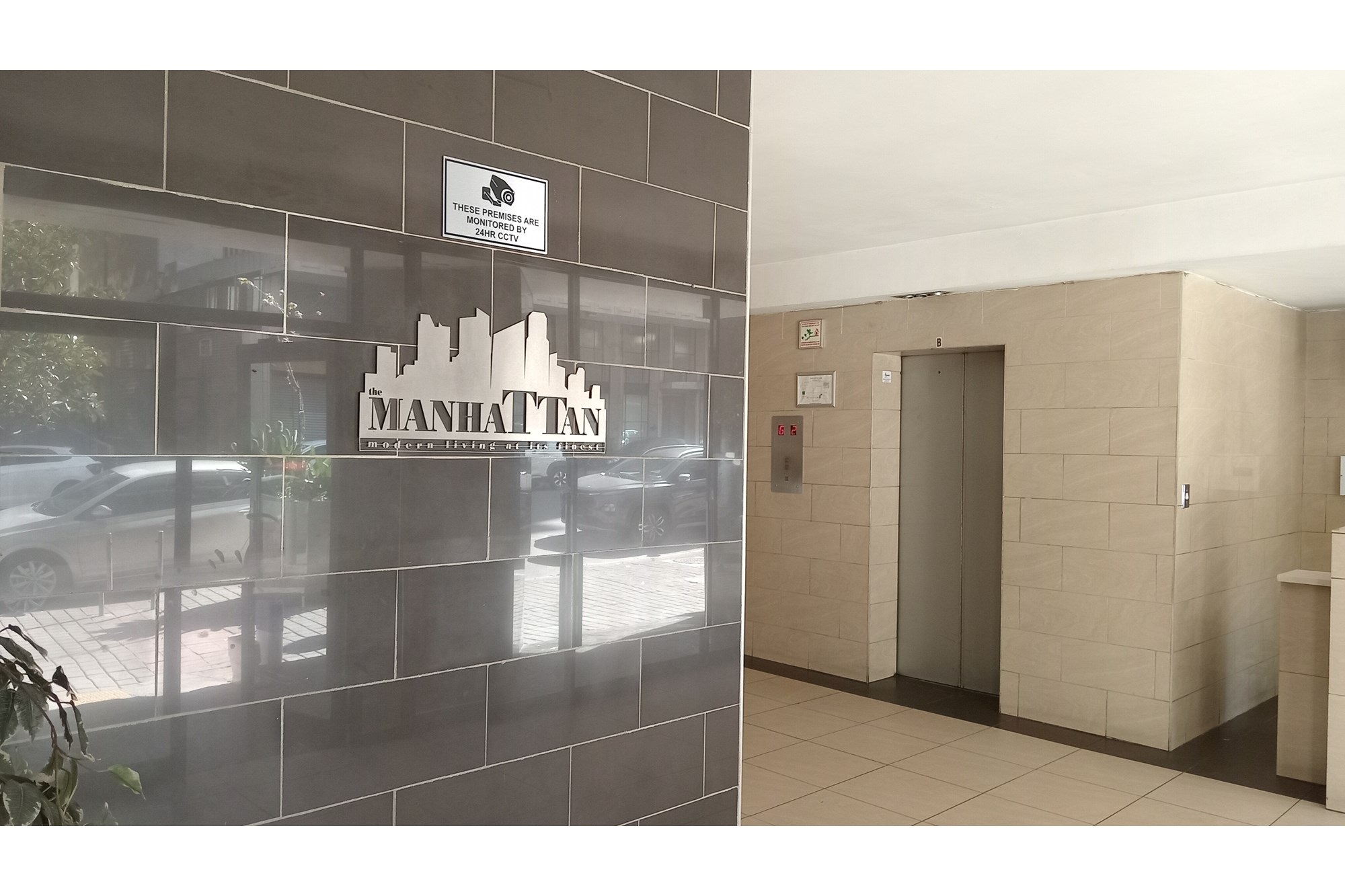 Bachelor Flat in Braamfontein Johannesburg (Manhattan Building) For Sale