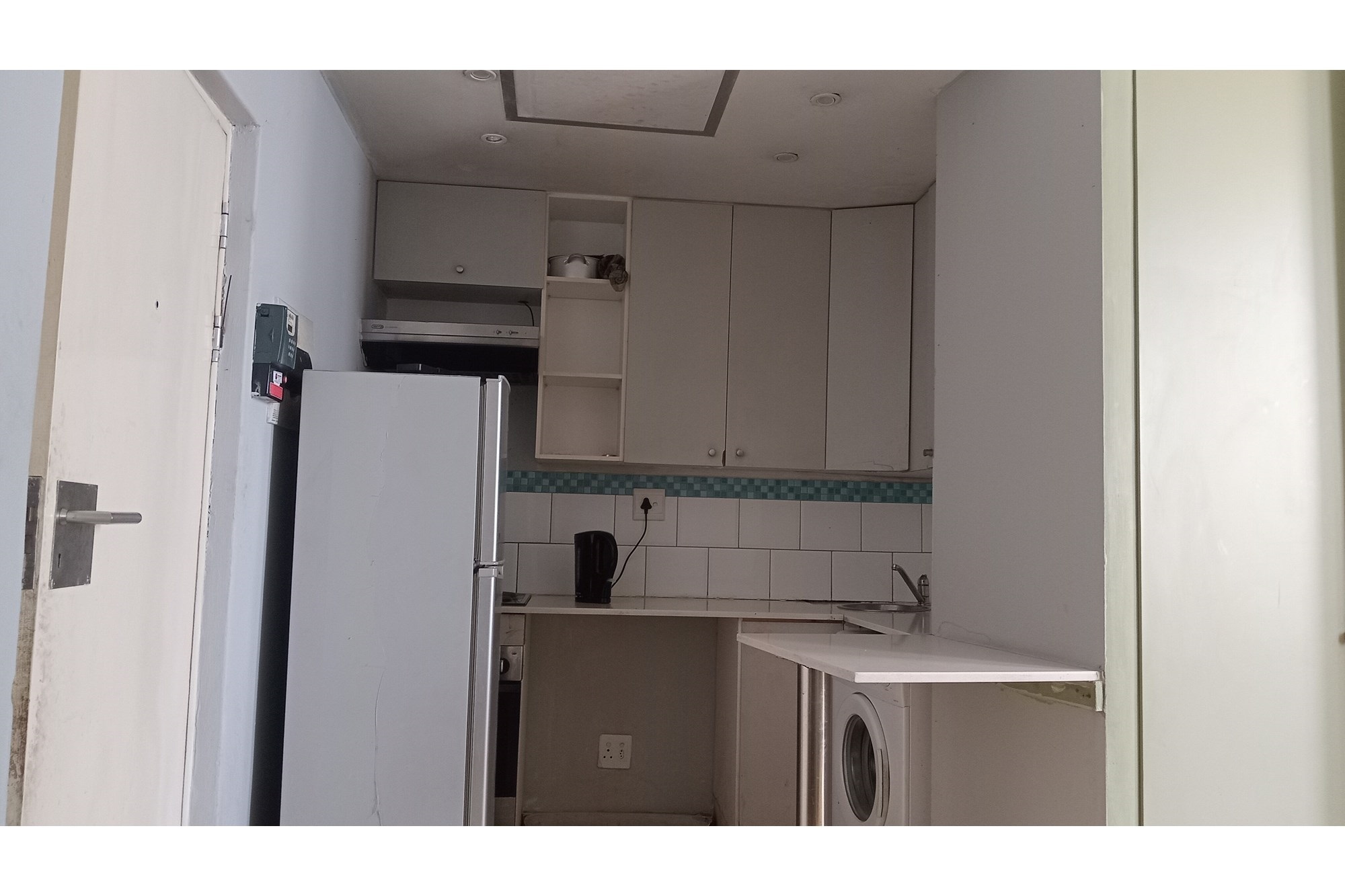 Bachelor Flat in Braamfontein Johannesburg (Manhattan Building) For Sale