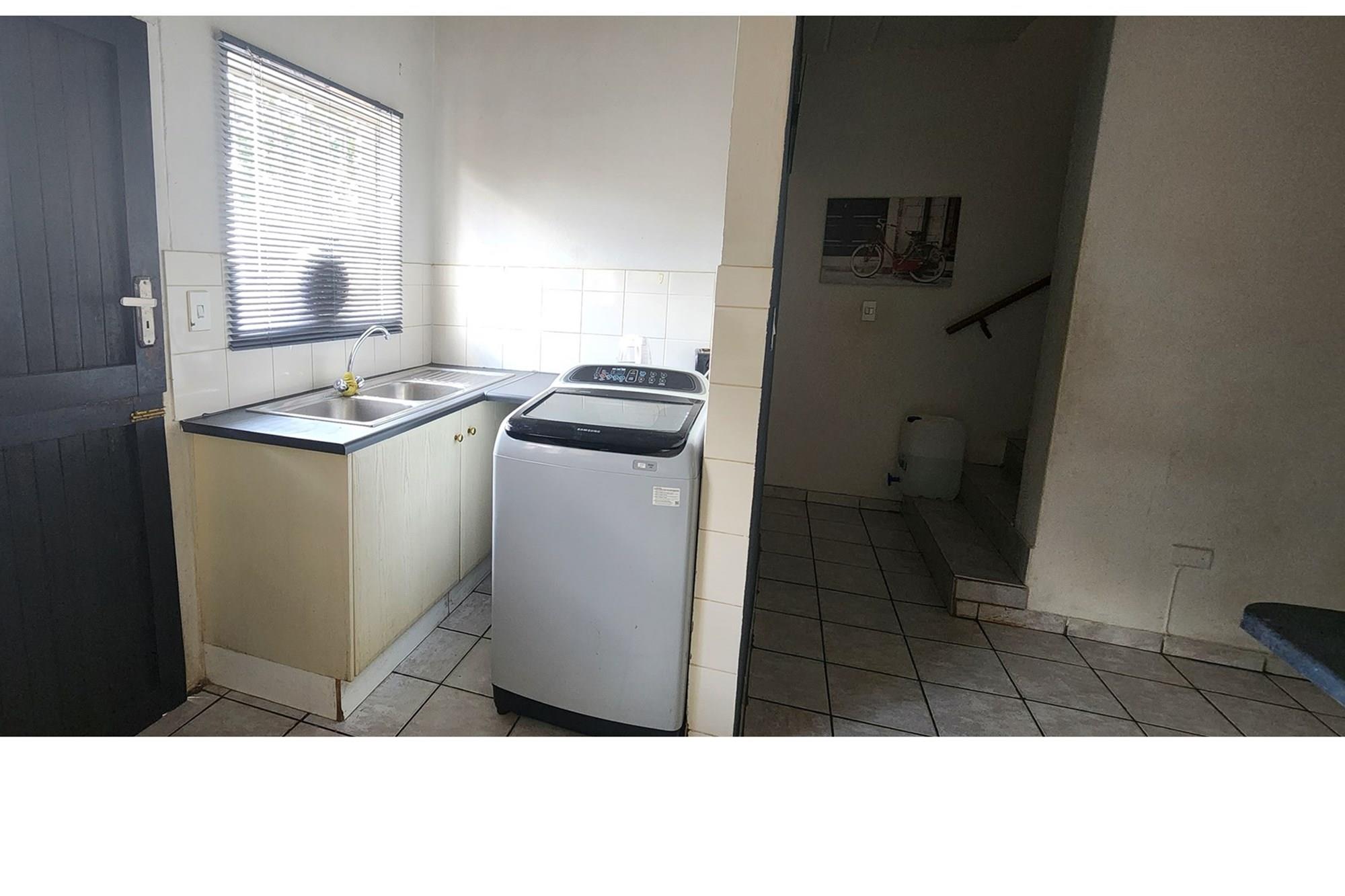 Price Reduced...Spacious Duplex Townhouse in Florida, Roodepoort