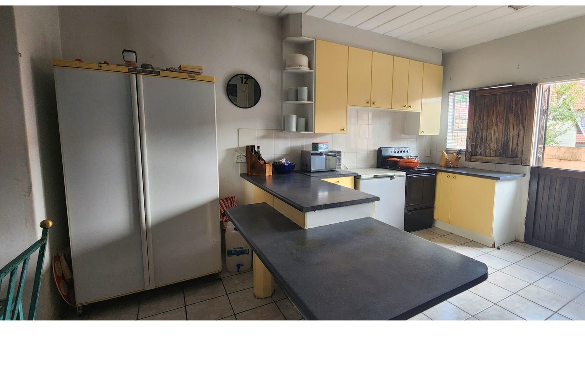 Price Reduced...Spacious Duplex Townhouse in Florida, Roodepoort