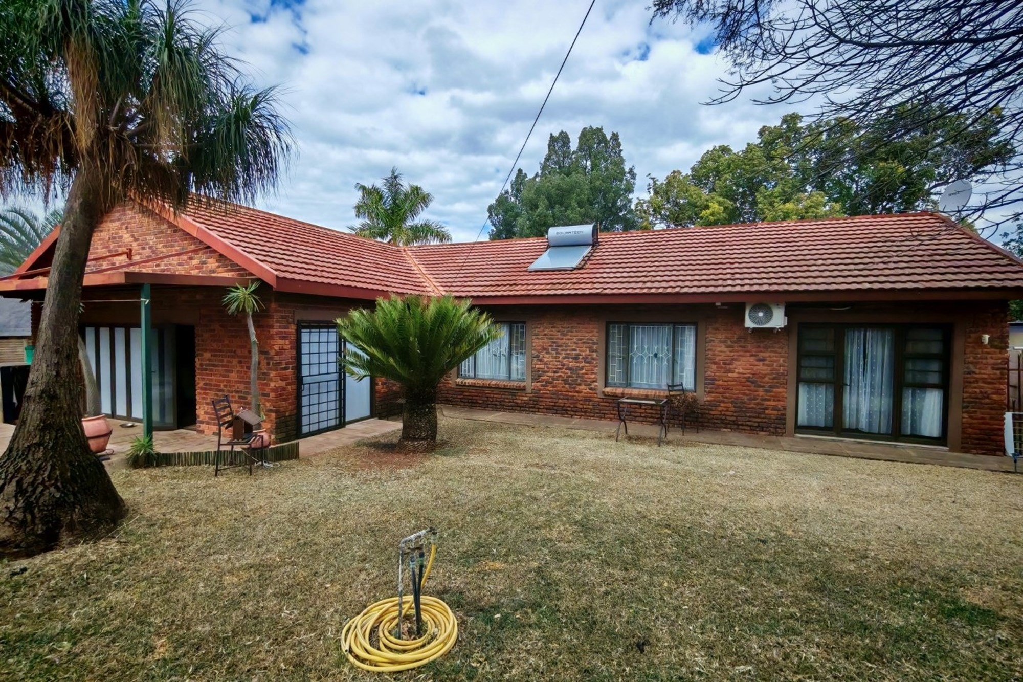 Spacious 460 square meter Family Home with Flatlet and Pool in Bela Bela