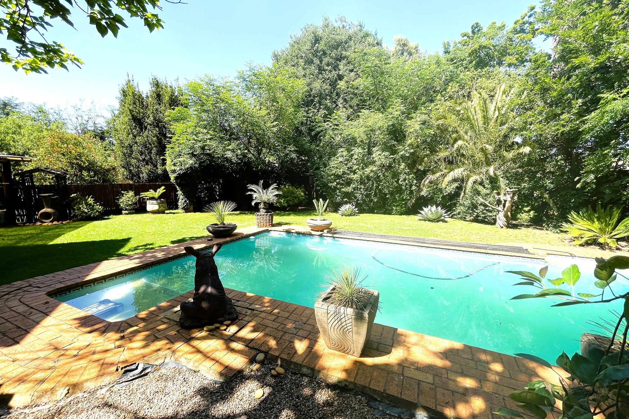 Magnificent Property With Two Cottages for Sale in Henley on Klip