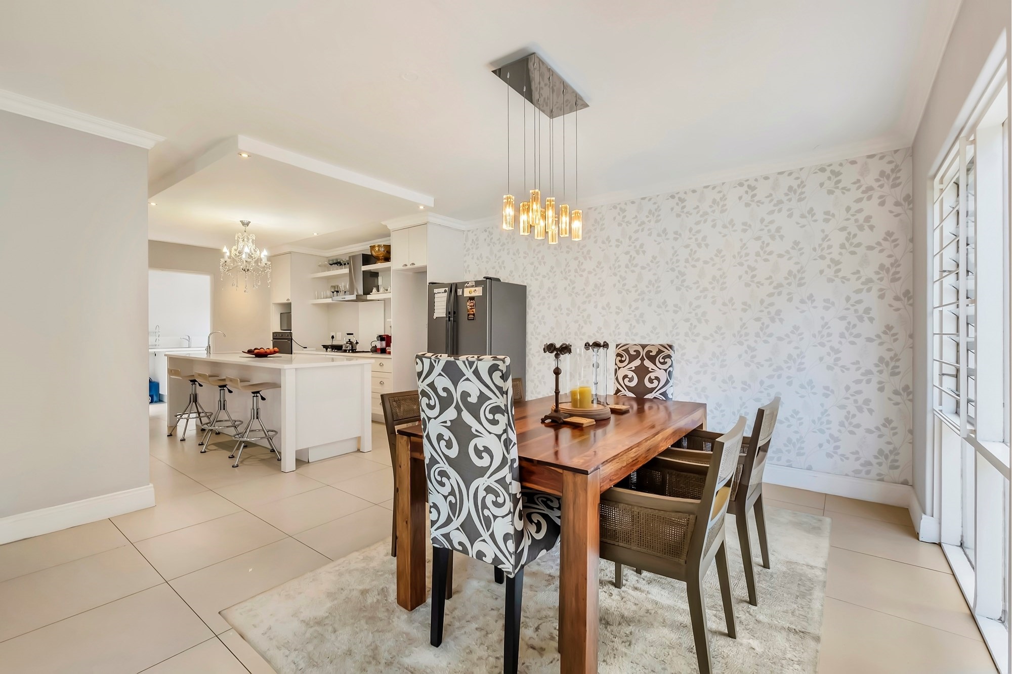 Contemporary Three Bedroom Duplex: A Modern Sanctuary