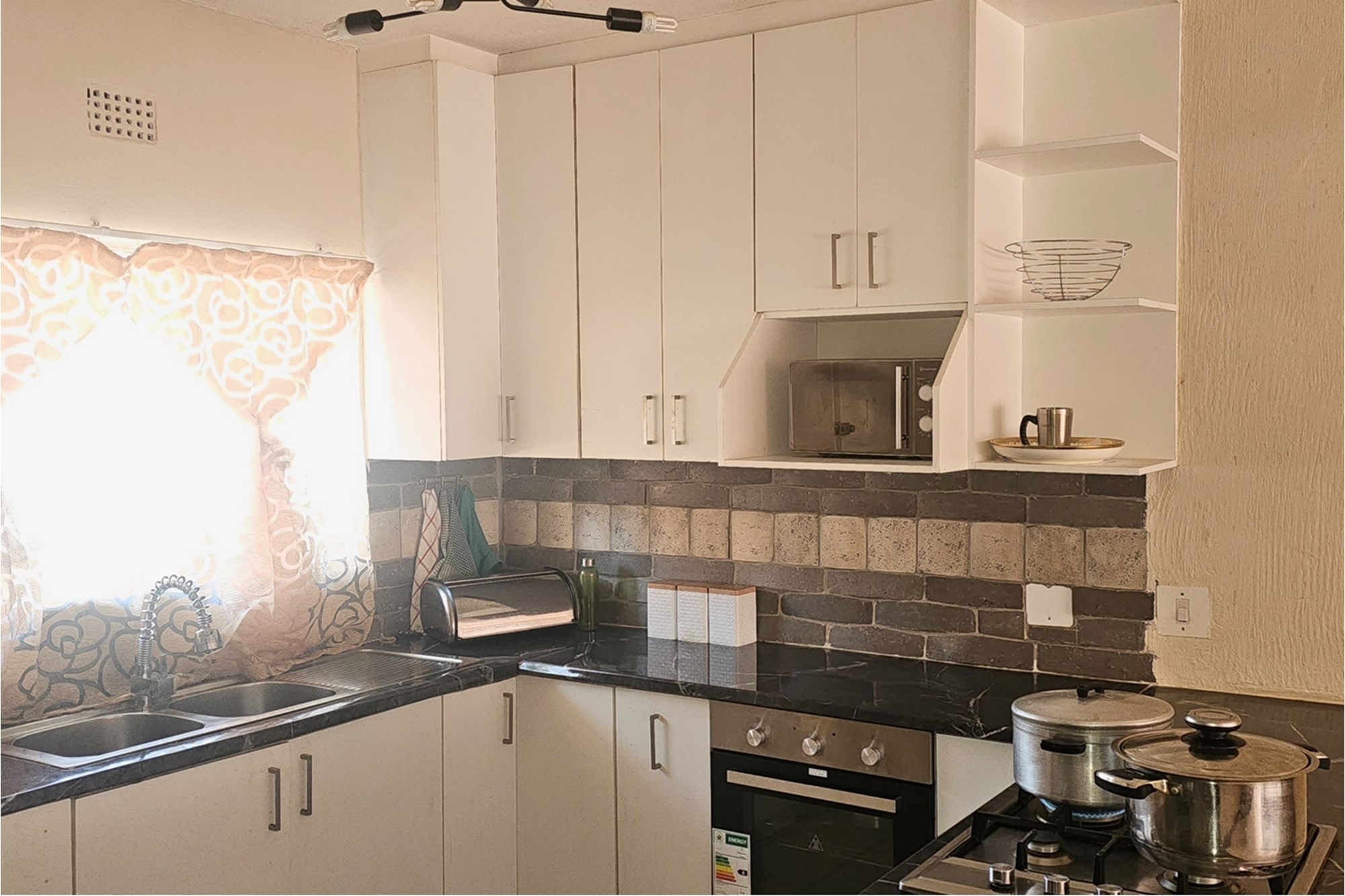 Spacious 2 Bedroom Apartment in Quiet, Well-Maintained Complex in Florida