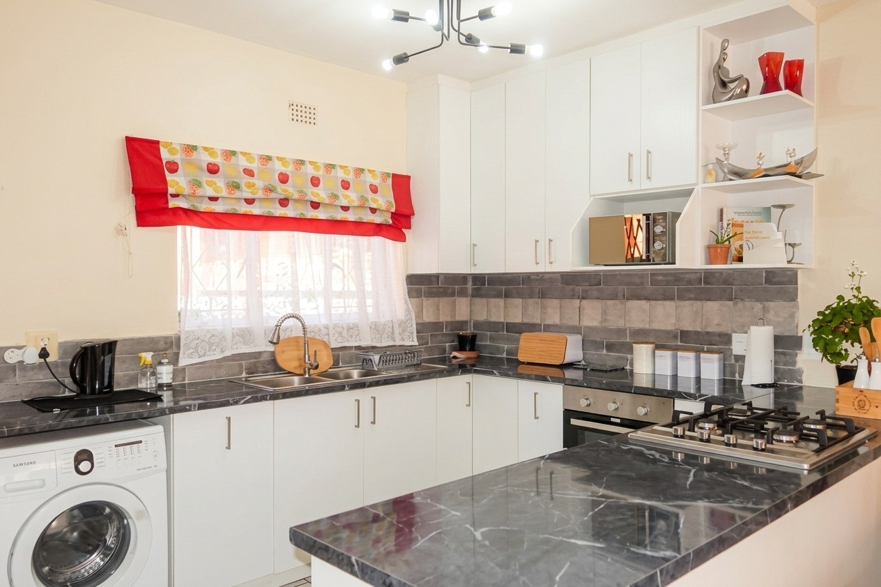 Spacious 2 Bedroom Apartment in Quiet, Well-Maintained Complex in Florida
