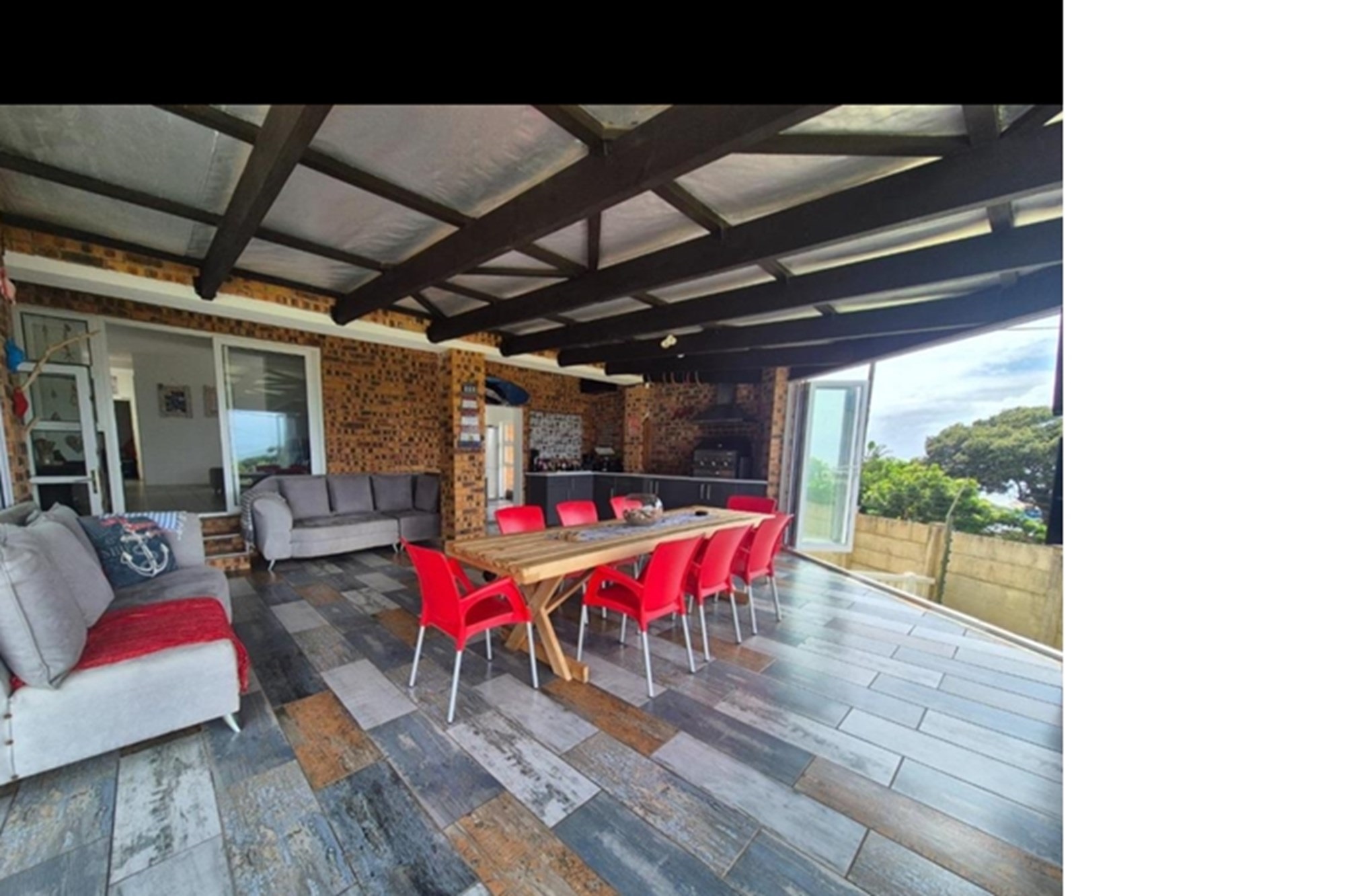 Spacious house blossoming life