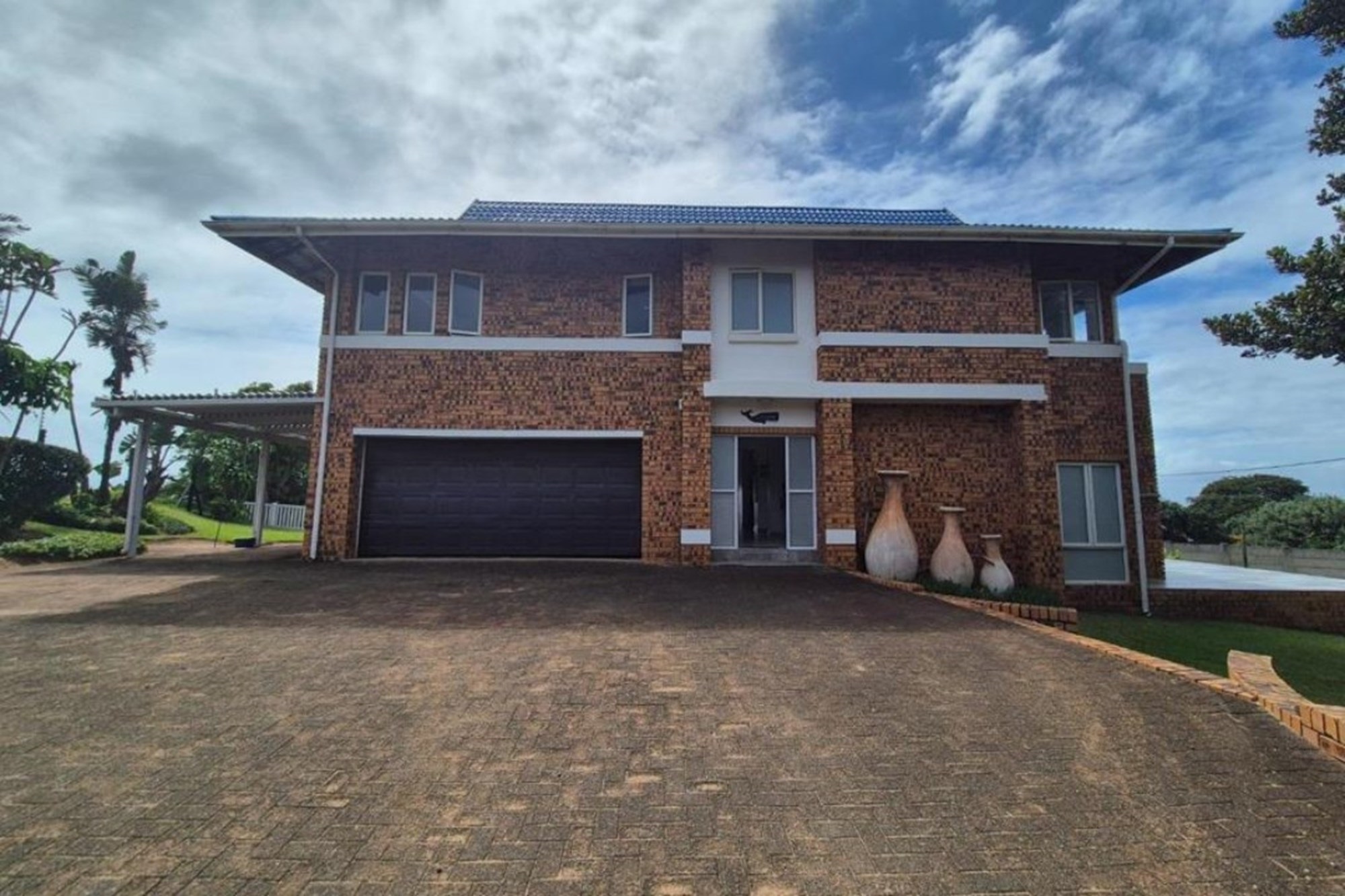 Spacious house blossoming life