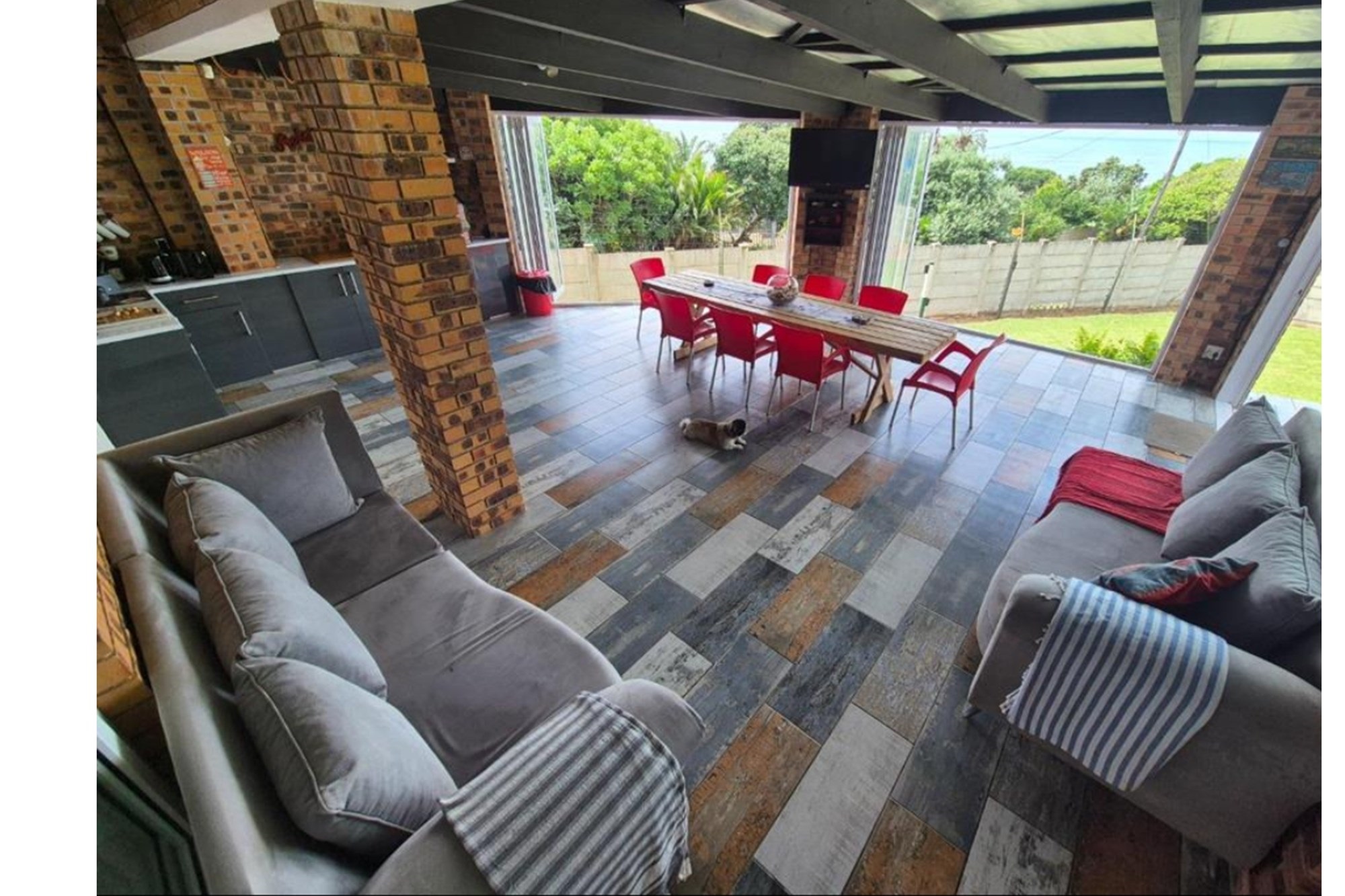 Spacious house blossoming life