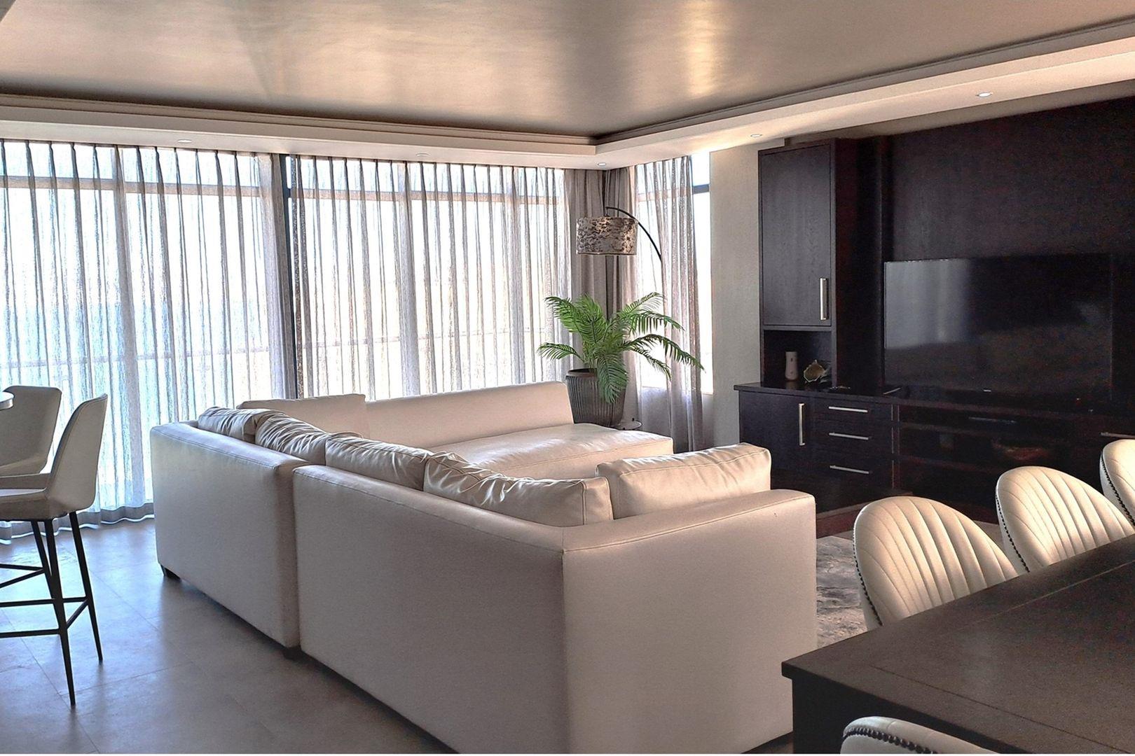 Apartment For Sale in Beachfront, Table View, Blouberg
