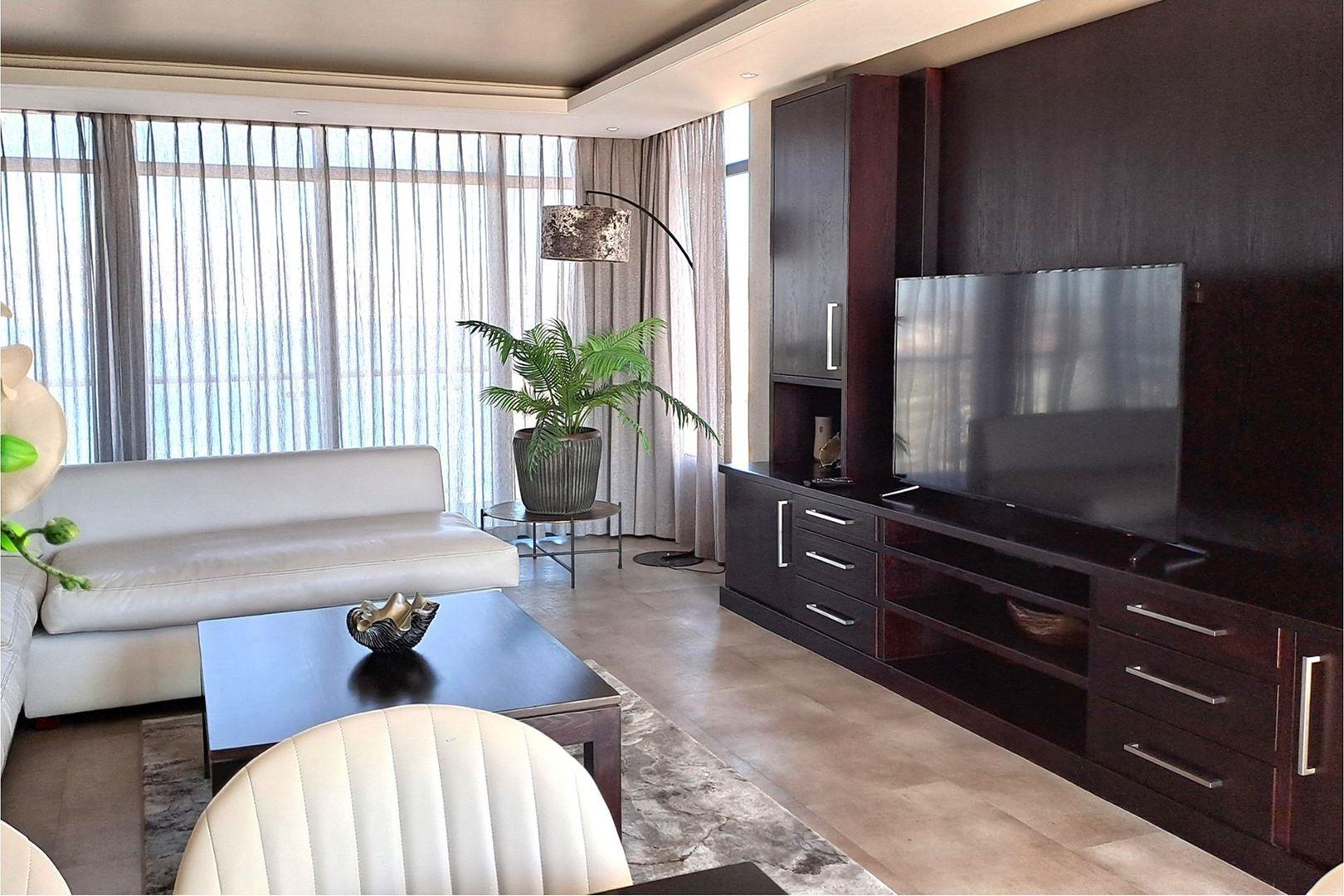 Apartment For Sale in Beachfront, Table View, Blouberg