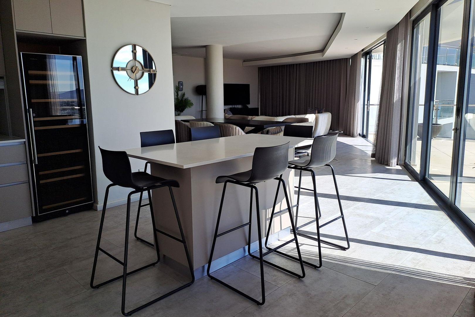 Apartment for sale in Beachfront, Table View, Blouberg, 340 m²
