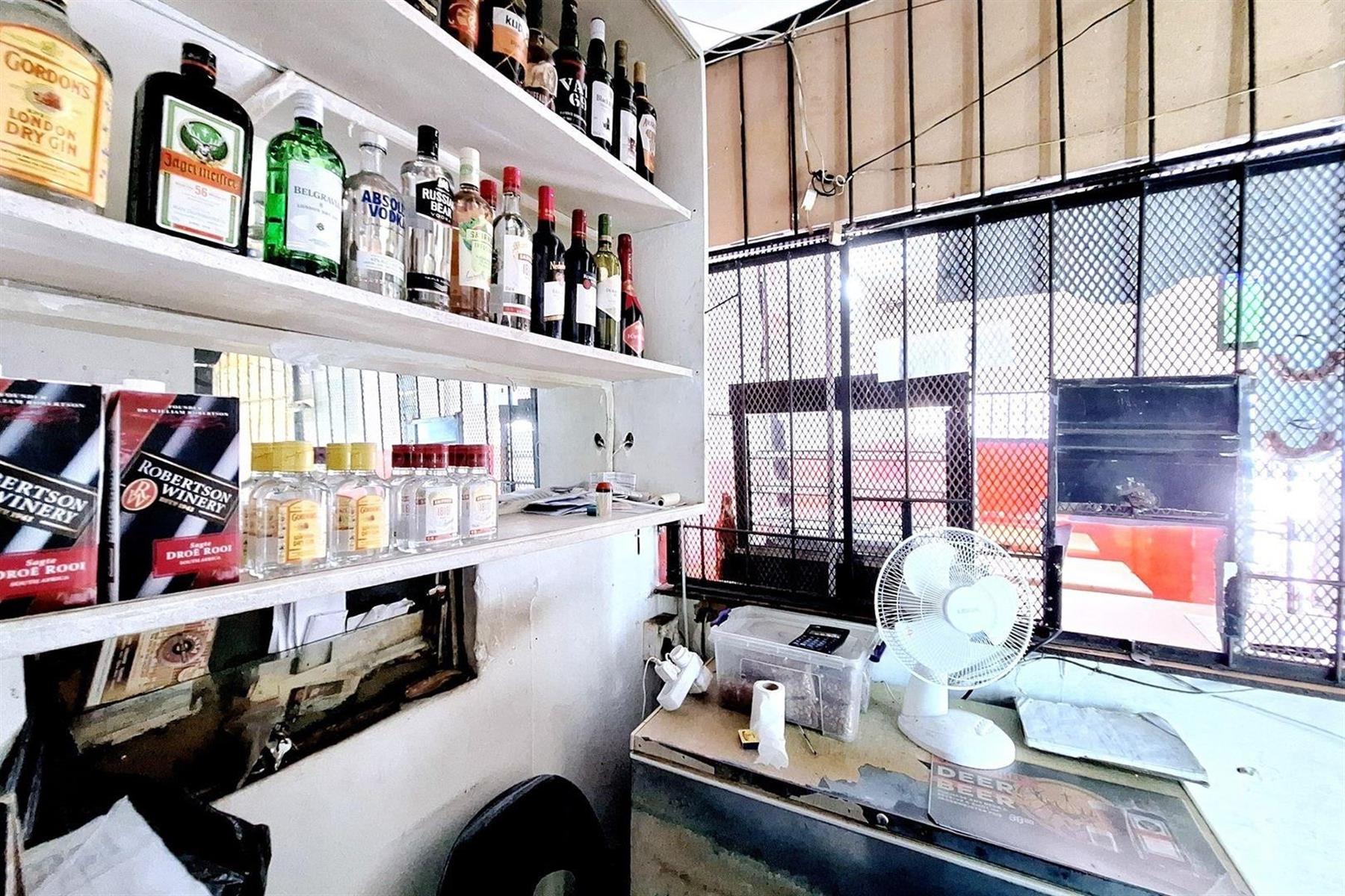 Incredible business opportunity - BAR/PUB for Sale in Umbilo - needs TLC (plus ACCOMODATION)