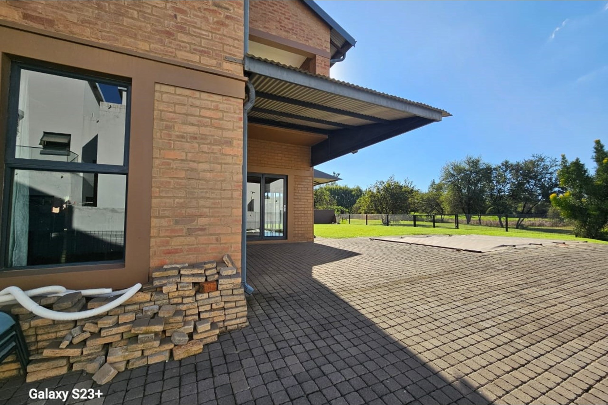 Effortlessly Luxurious, Infinitely Stylish Family home Over Looking The Golf Couse