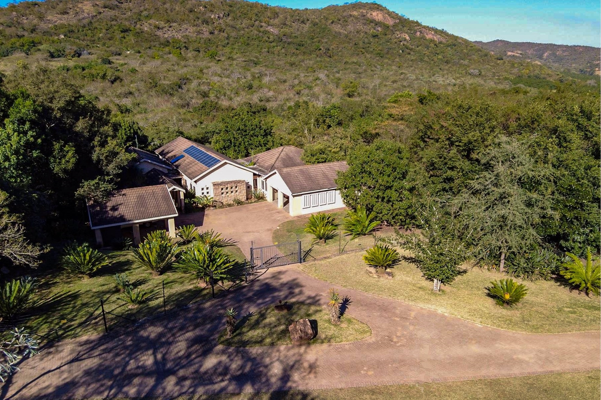 "Tranquil Countryside Farm with Modern Comforts"