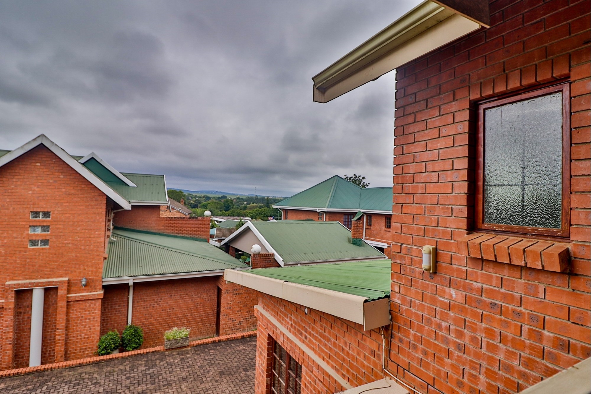 Charming 4 Bed Cluster Home in an Exclusive Complex, Awaits You!