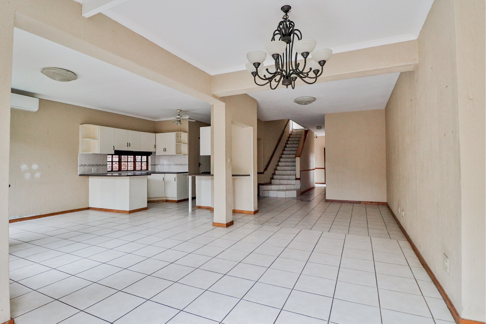 Charming 4 Bed Cluster Home in an Exclusive Complex, Awaits You!