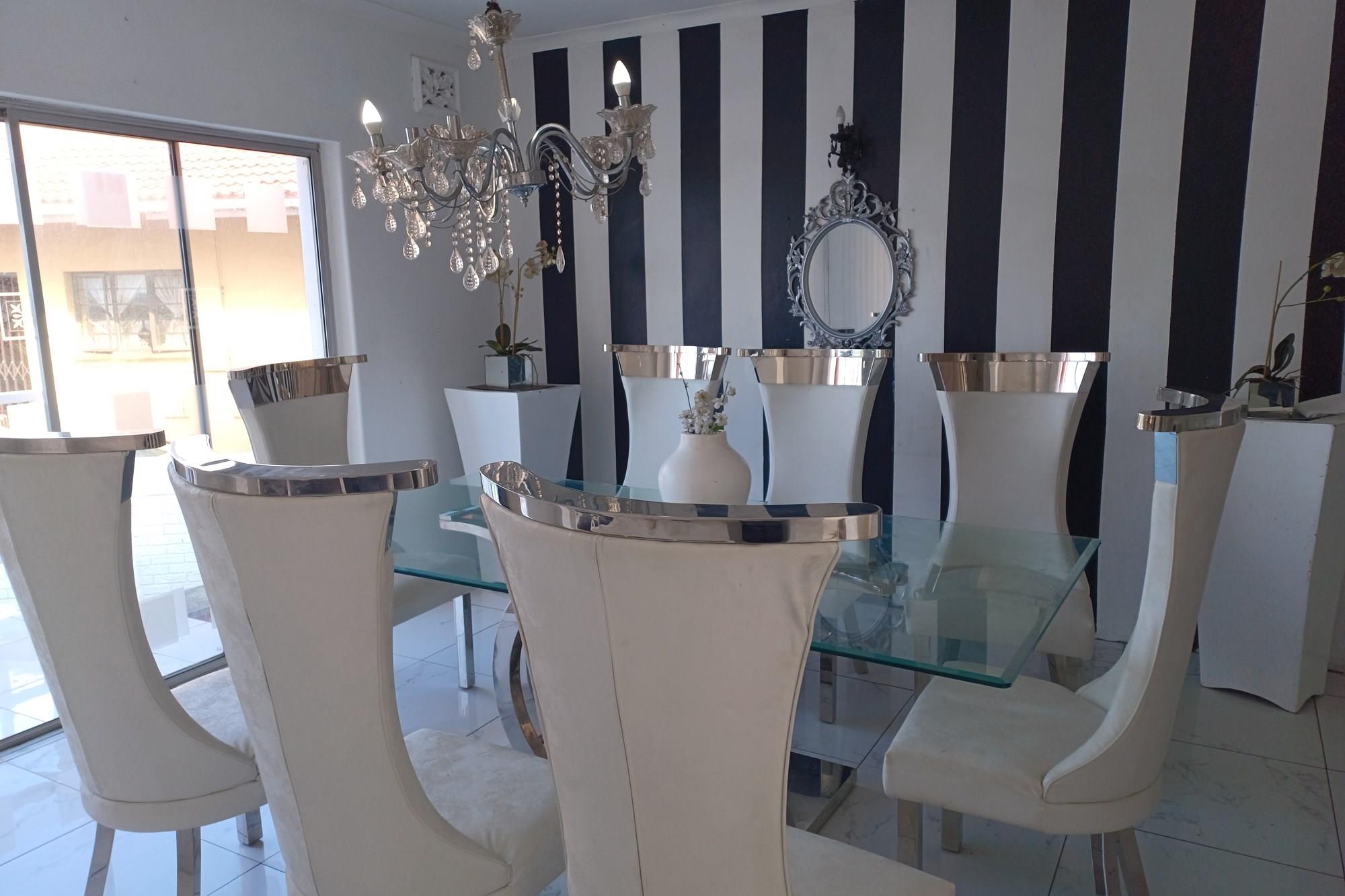 Stunning modern, 4 Bed,2 Bath house for sale in mobeni heights