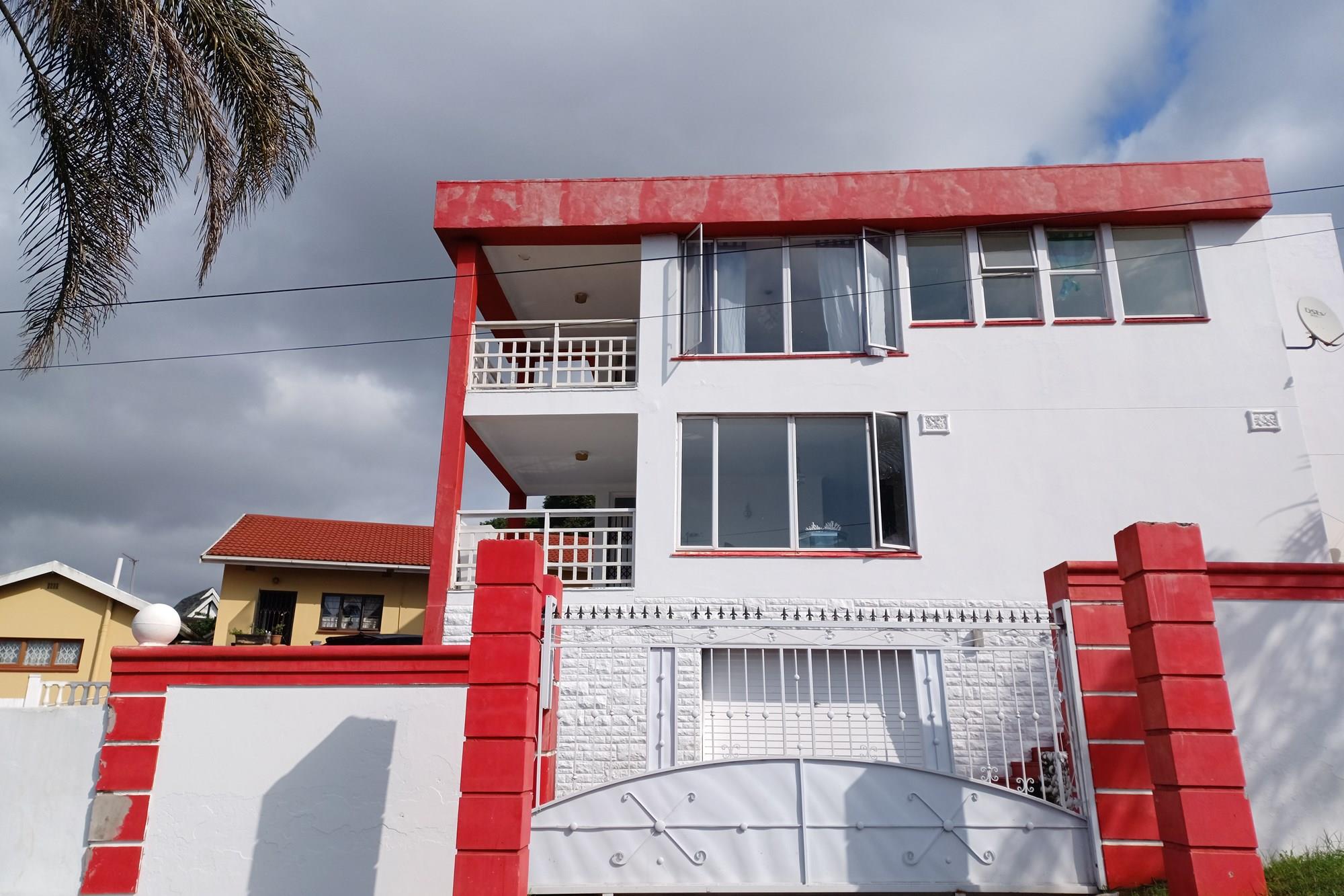 Stunning modern, 4 Bed,2 Bath house for sale in mobeni heights