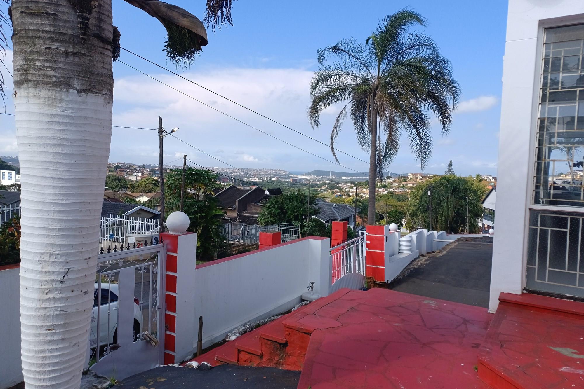 Stunning modern, 4 Bed,2 Bath house for sale in mobeni heights