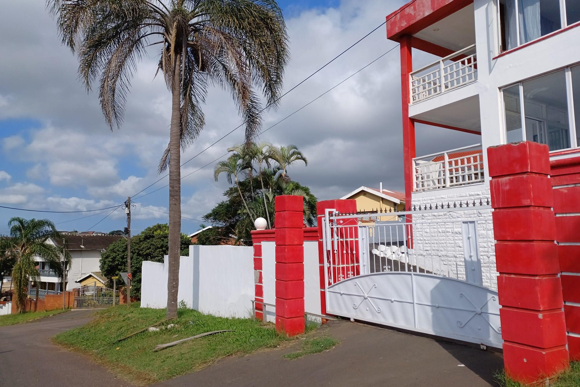 Stunning modern, 4 Bed,2 Bath house for sale in mobeni heights