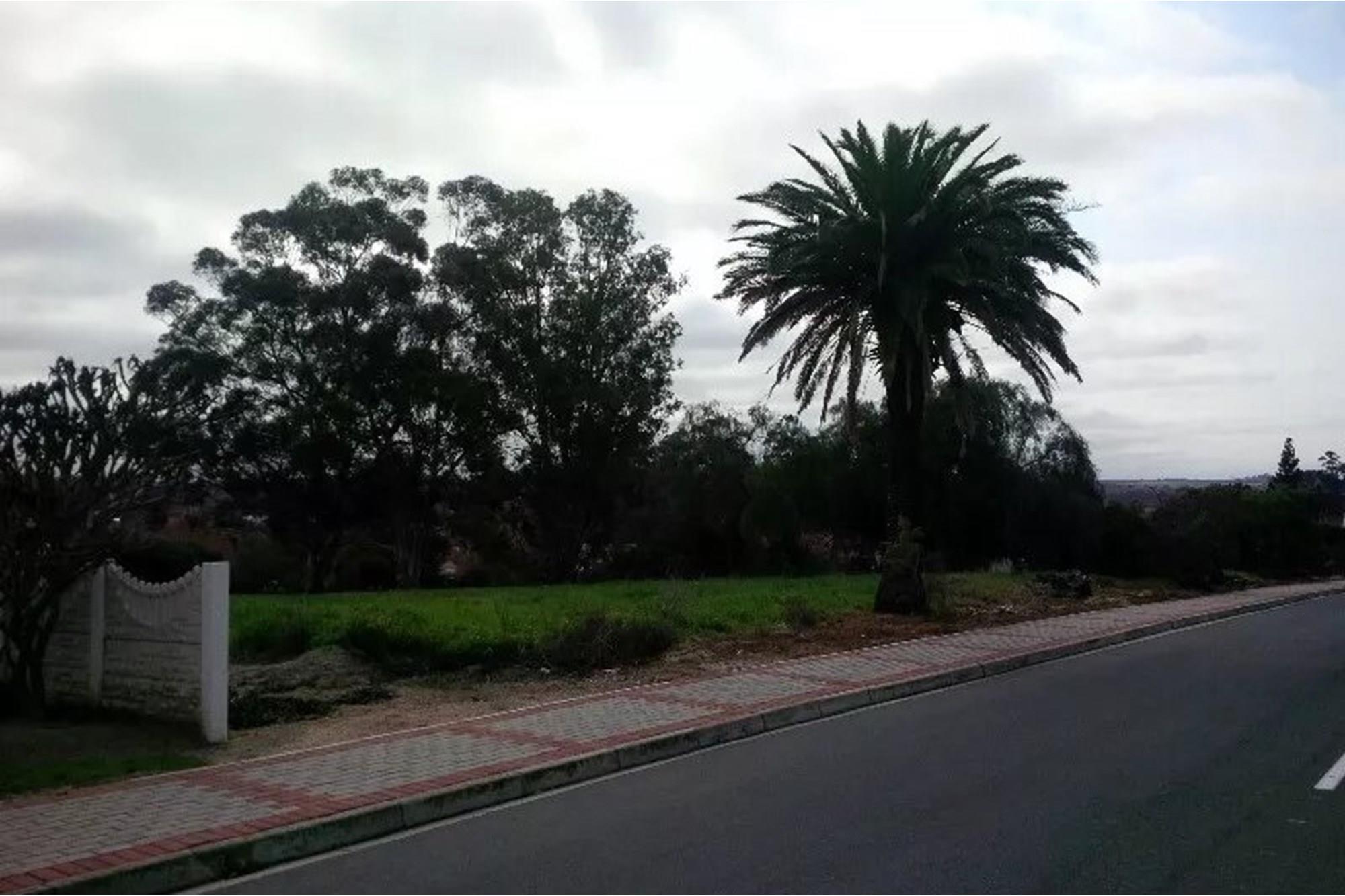 8 sub-divided plots of 600-800sqm in Hopefield