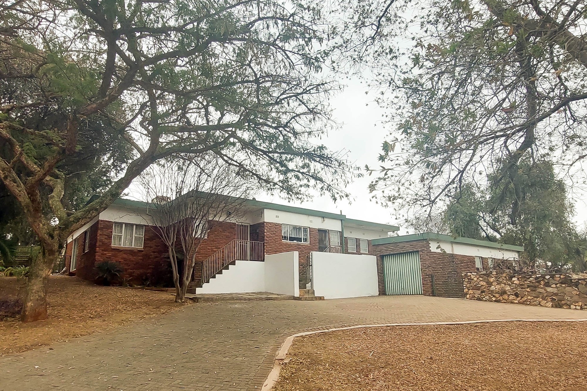 Spacious 4-Bedroom Home on Large Stand in Erasmia