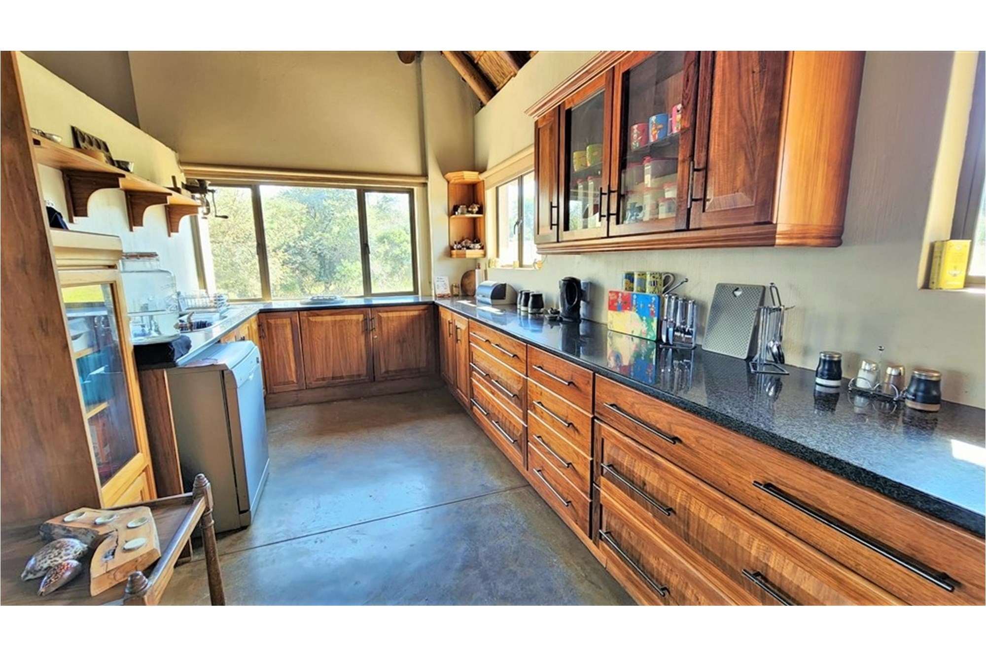 HOUSE / GUESTHOUSE IN KORO CREEK BUSHVELD GOLF ESTATE, MODIMOLLE, LIMPOPO