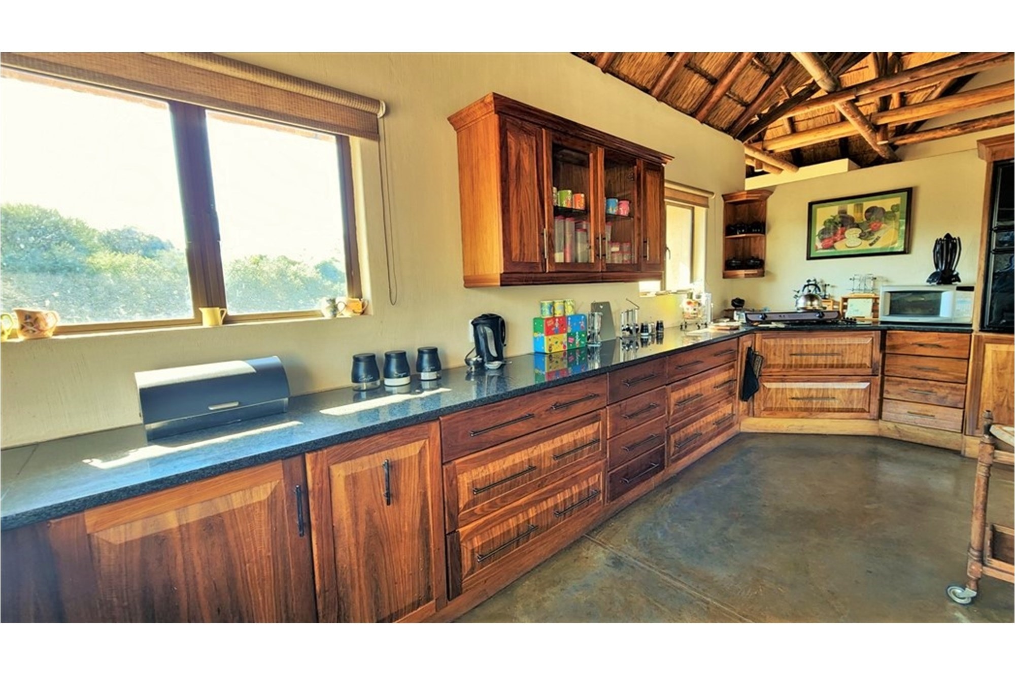 HOUSE / GUESTHOUSE IN KORO CREEK BUSHVELD GOLF ESTATE, MODIMOLLE, LIMPOPO