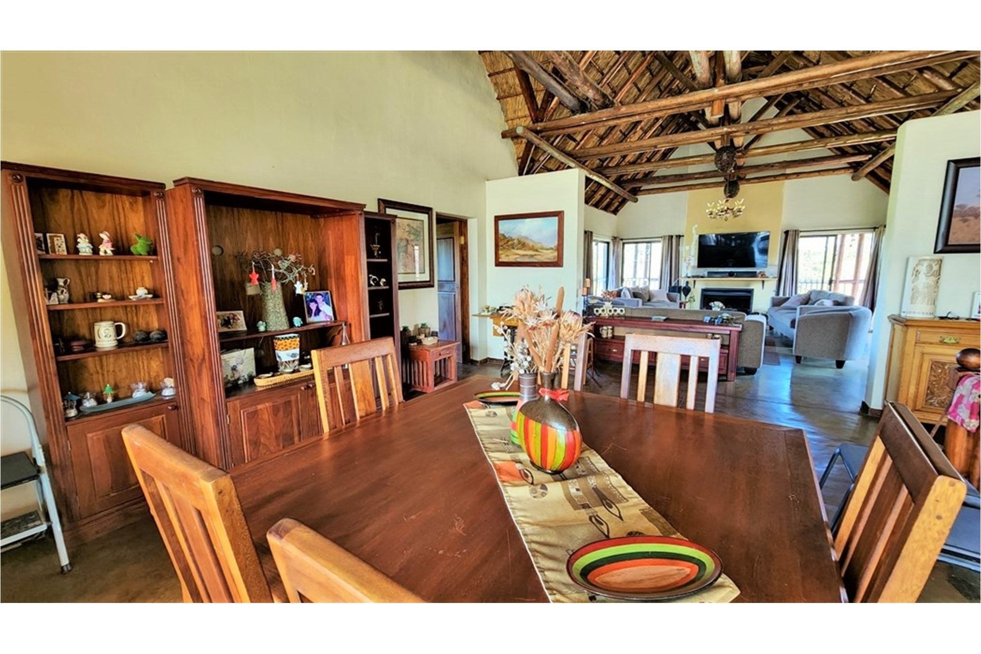 HOUSE / GUESTHOUSE IN KORO CREEK BUSHVELD GOLF ESTATE, MODIMOLLE, LIMPOPO