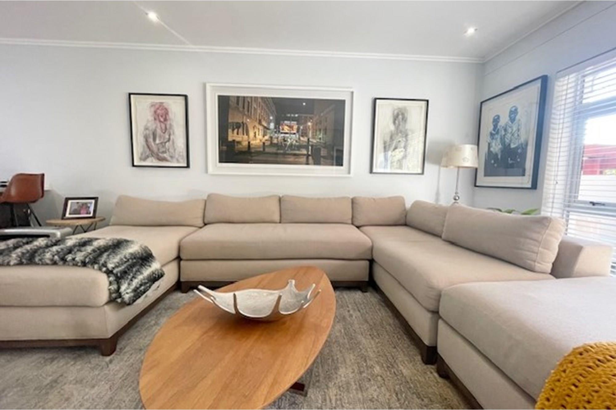 Exceptionally well maintained 3 bed top floor apartment, Morningside