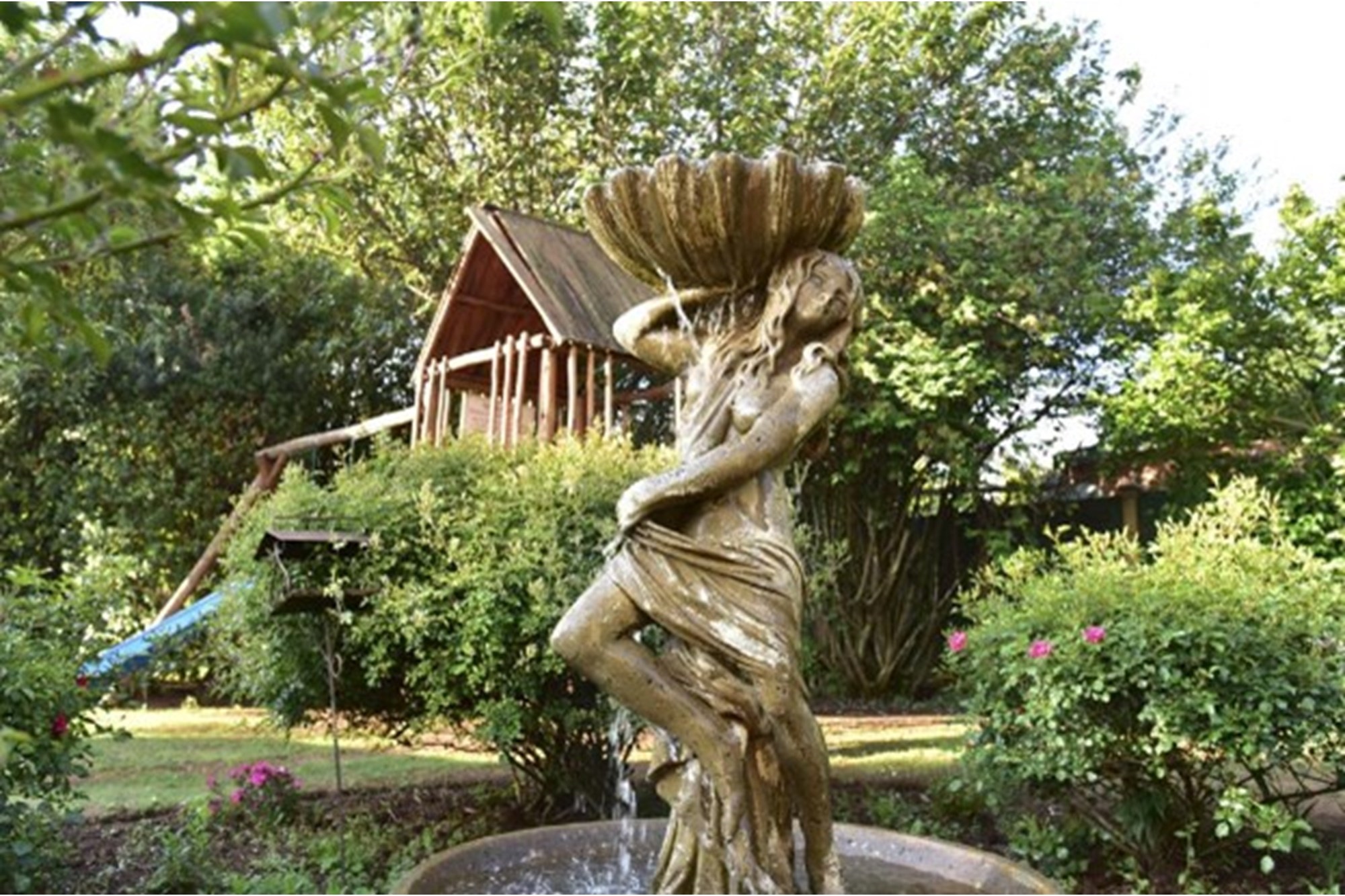Self catering Guesthouse situated in the heart of Dullstroom