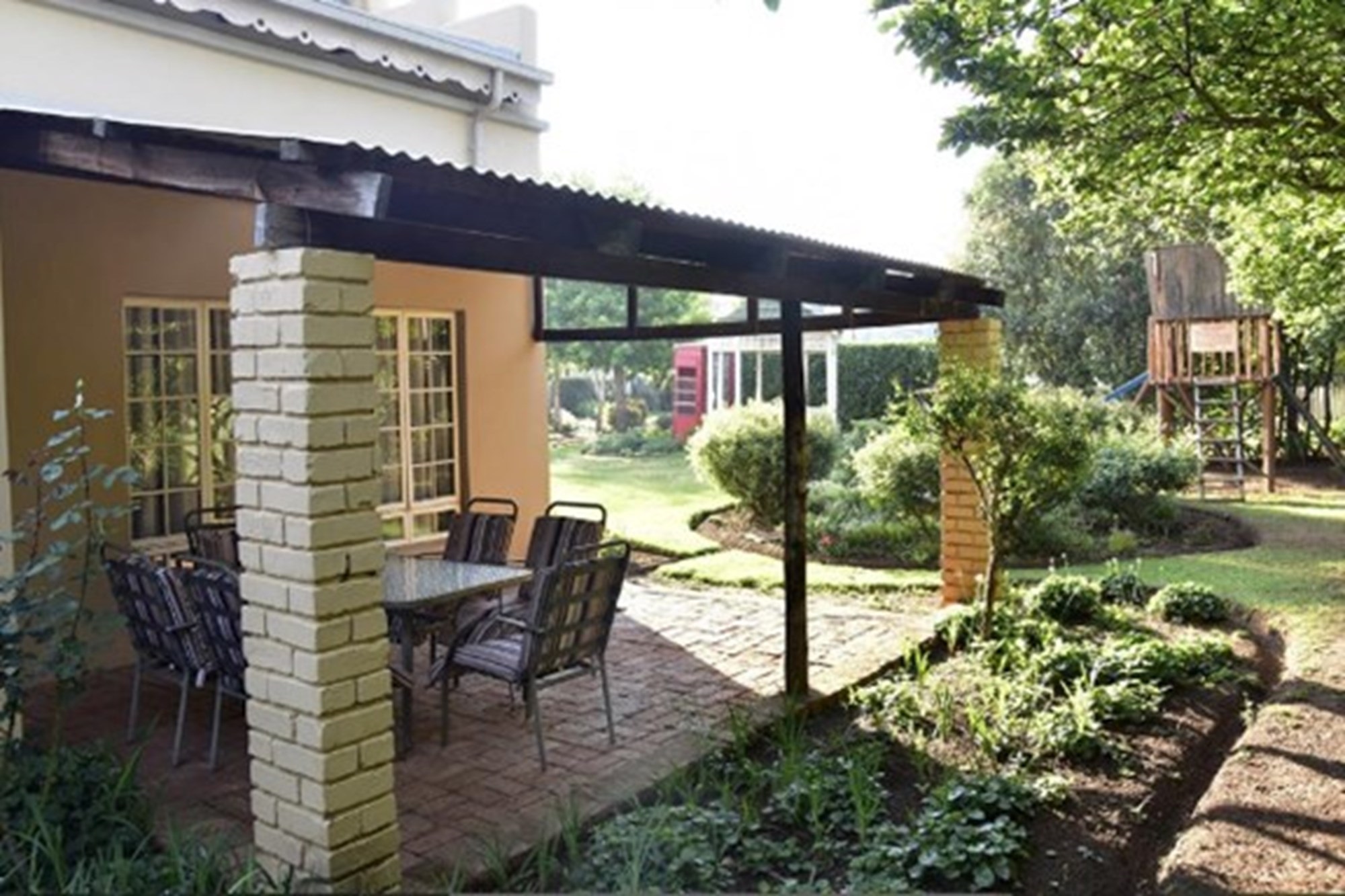 Self catering Guesthouse situated in the heart of Dullstroom