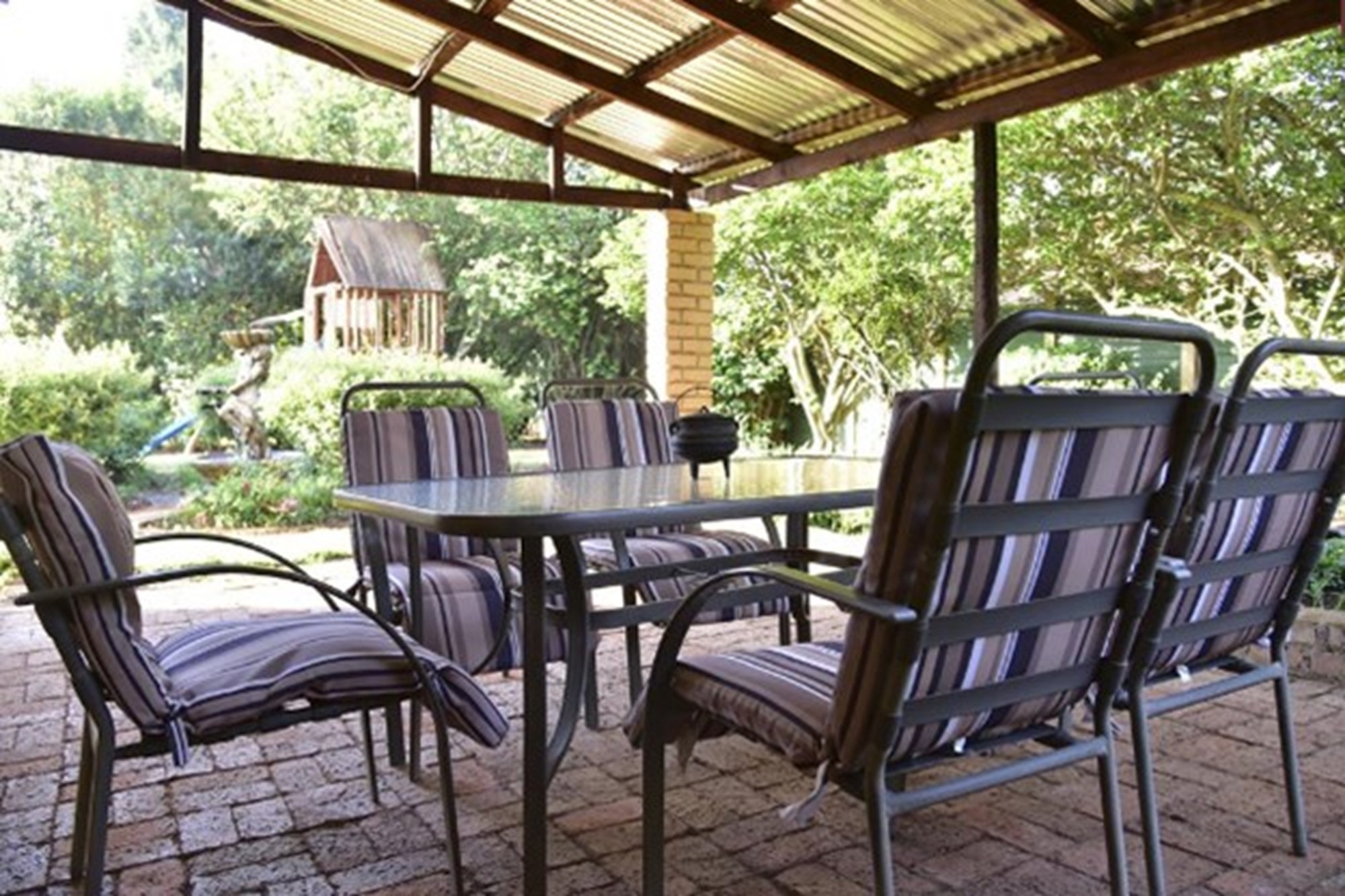 Self catering Guesthouse situated in the heart of Dullstroom