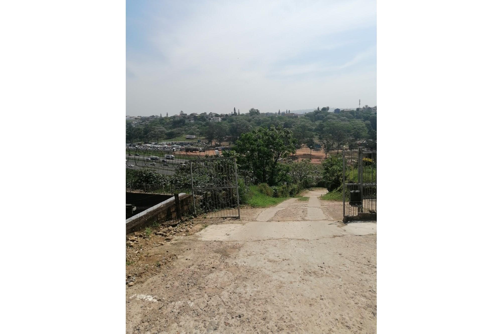 Fully tenanted 8 unit flat for sale