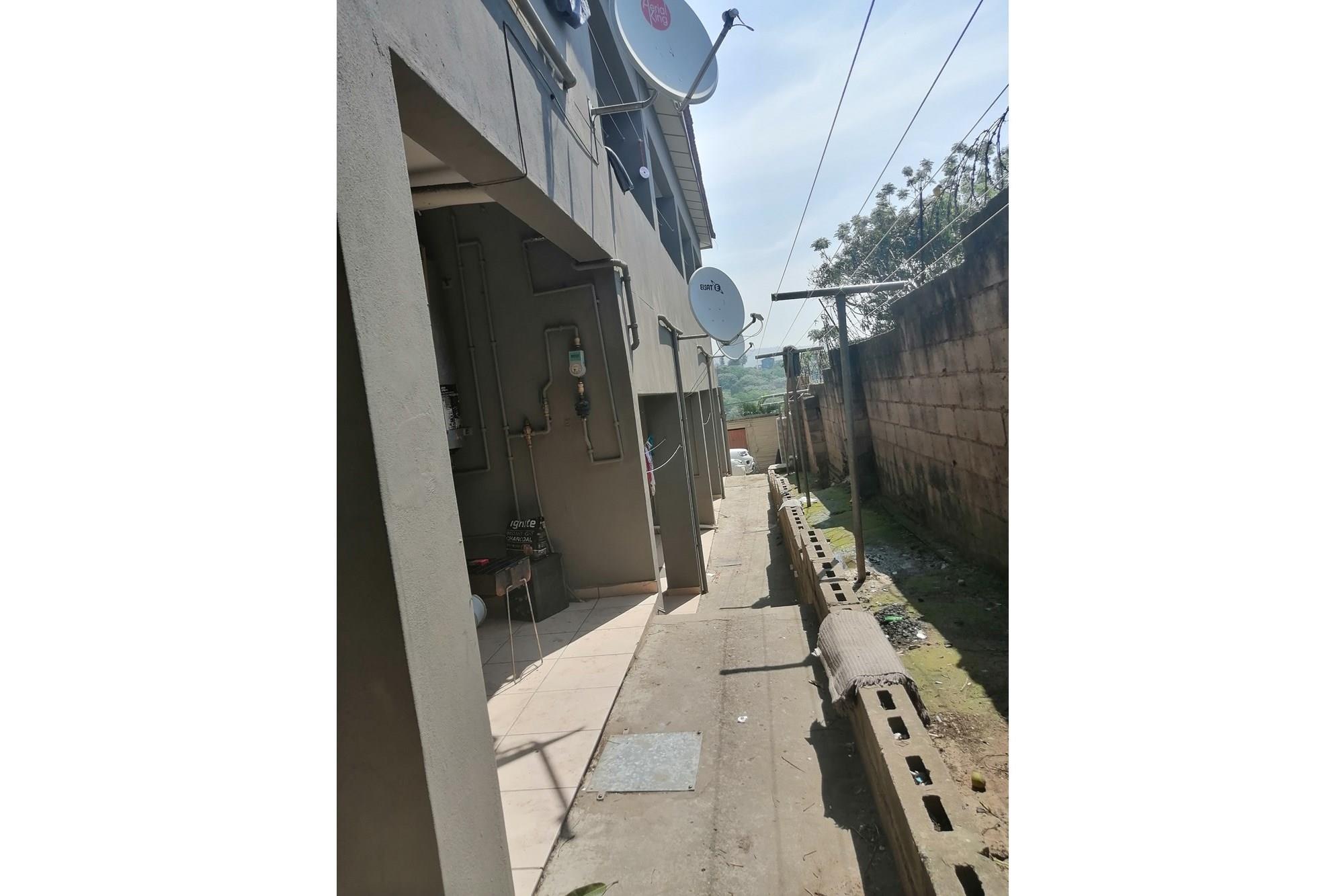Fully tenanted 8 unit flat for sale