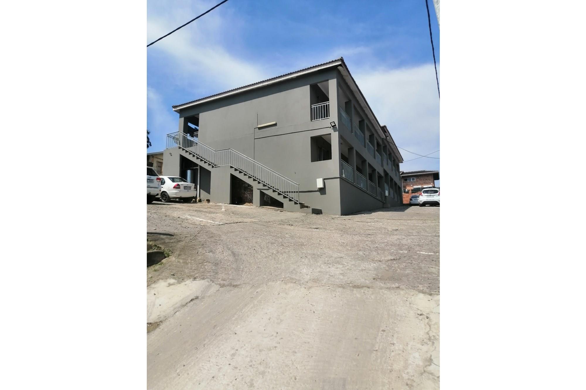 Fully tenanted 8 unit flat for sale