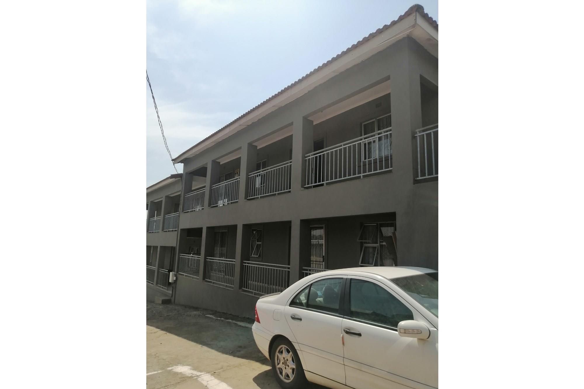 Fully tenanted 8 unit flat for sale